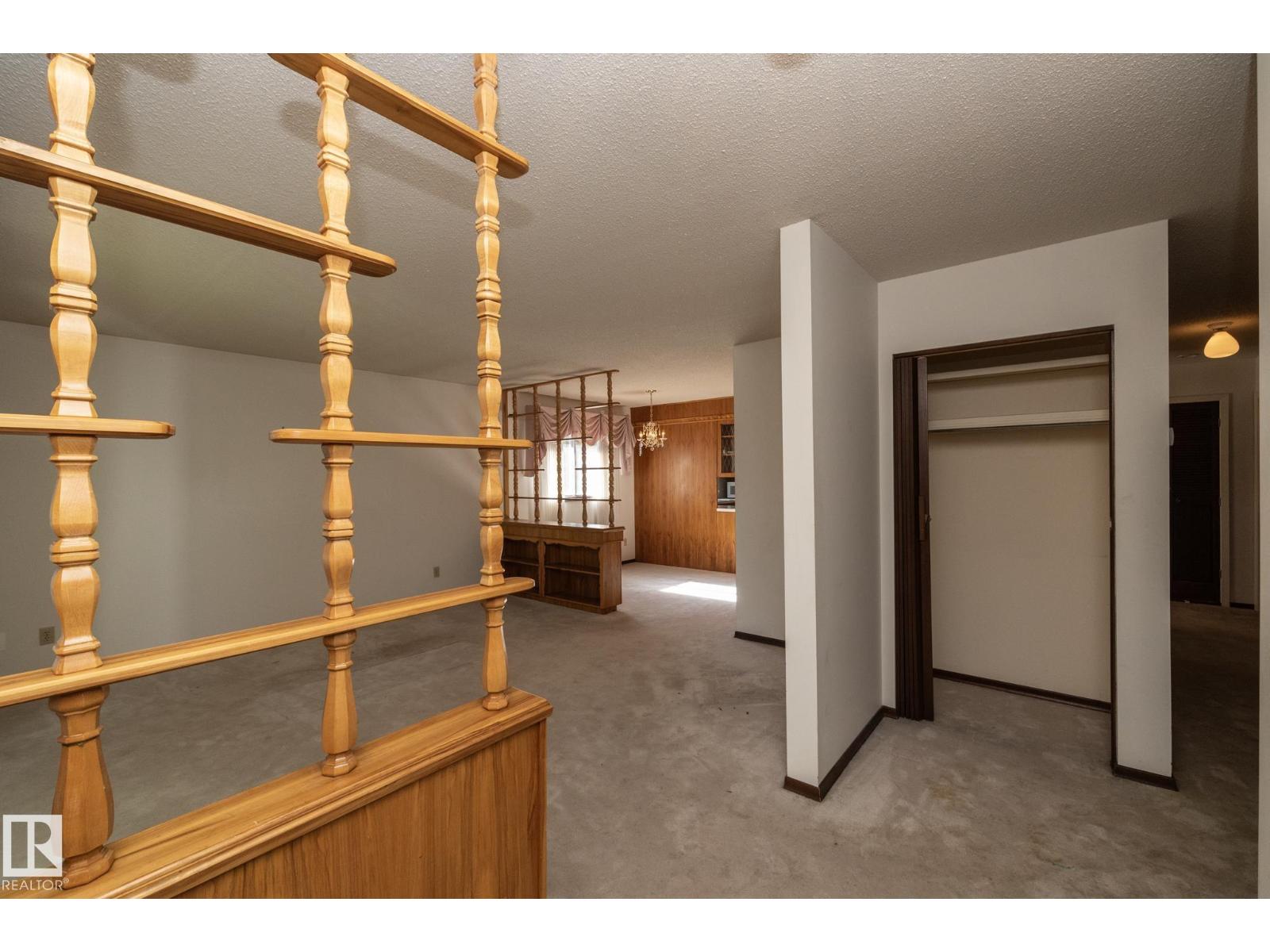 11322 52 St Nw Property Photo 6