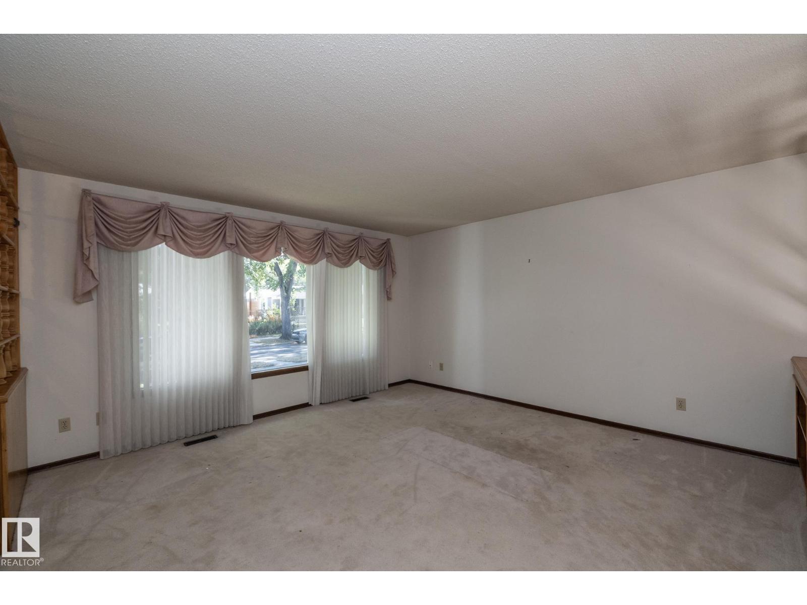 11322 52 St Nw Property Photo 8