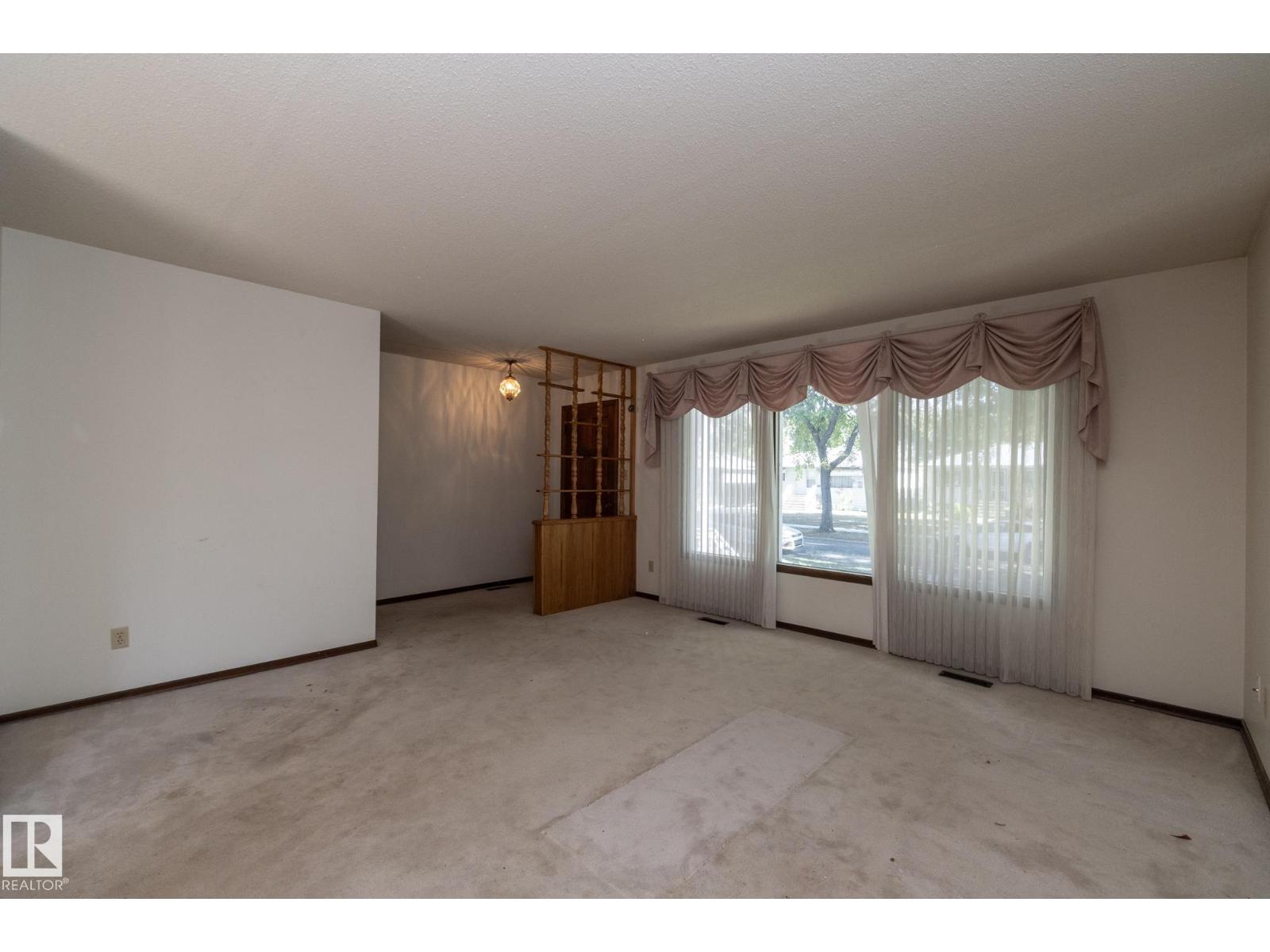11322 52 St Nw Property Photo 10