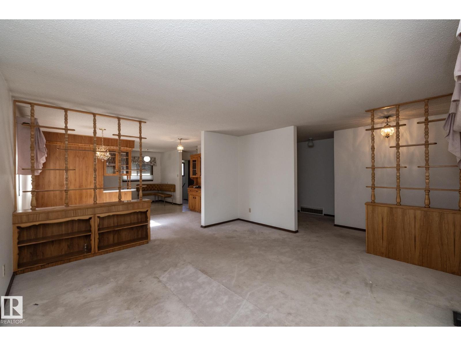 11322 52 St Nw Property Photo 11