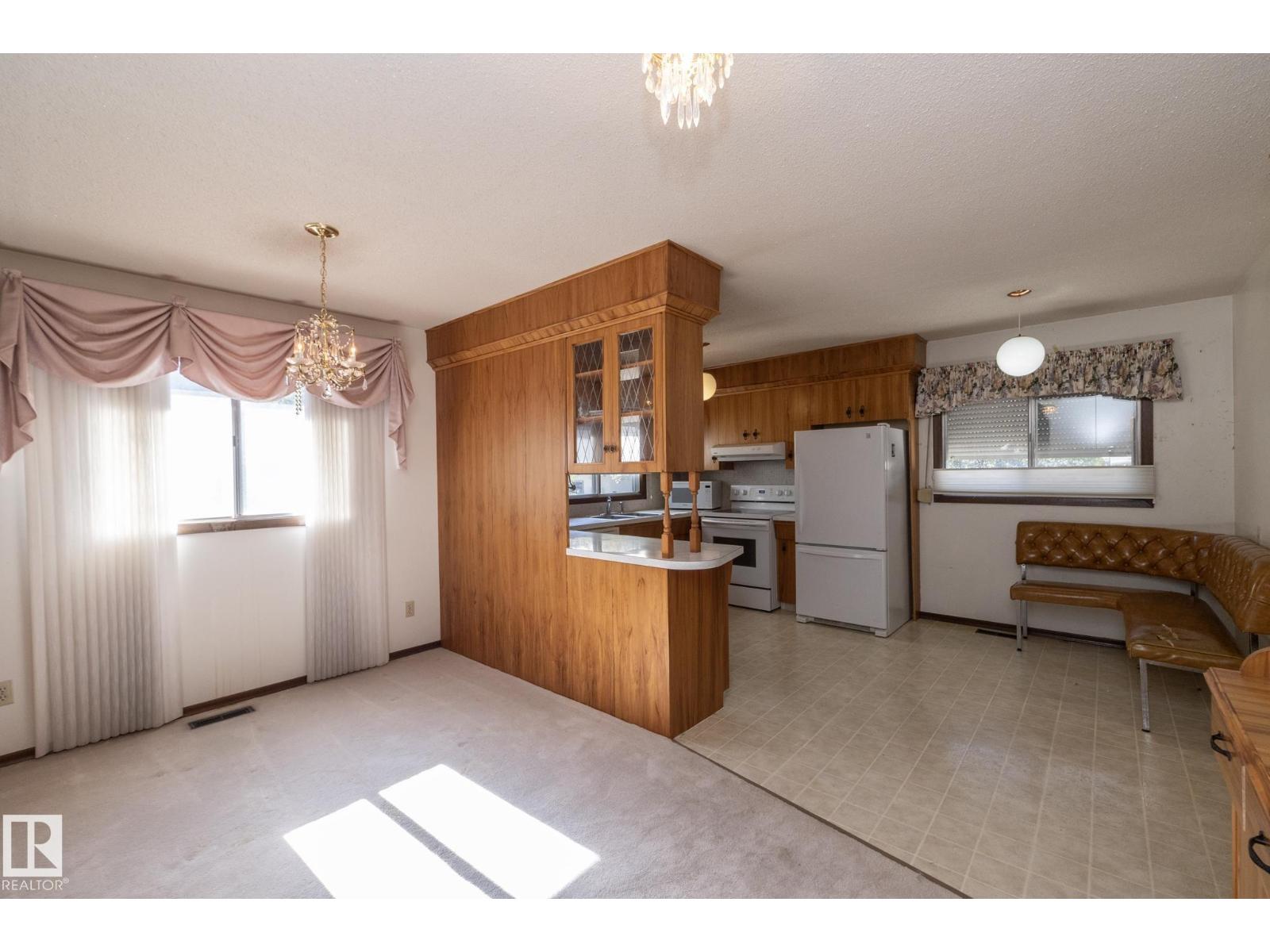 11322 52 St Nw Property Photo 13