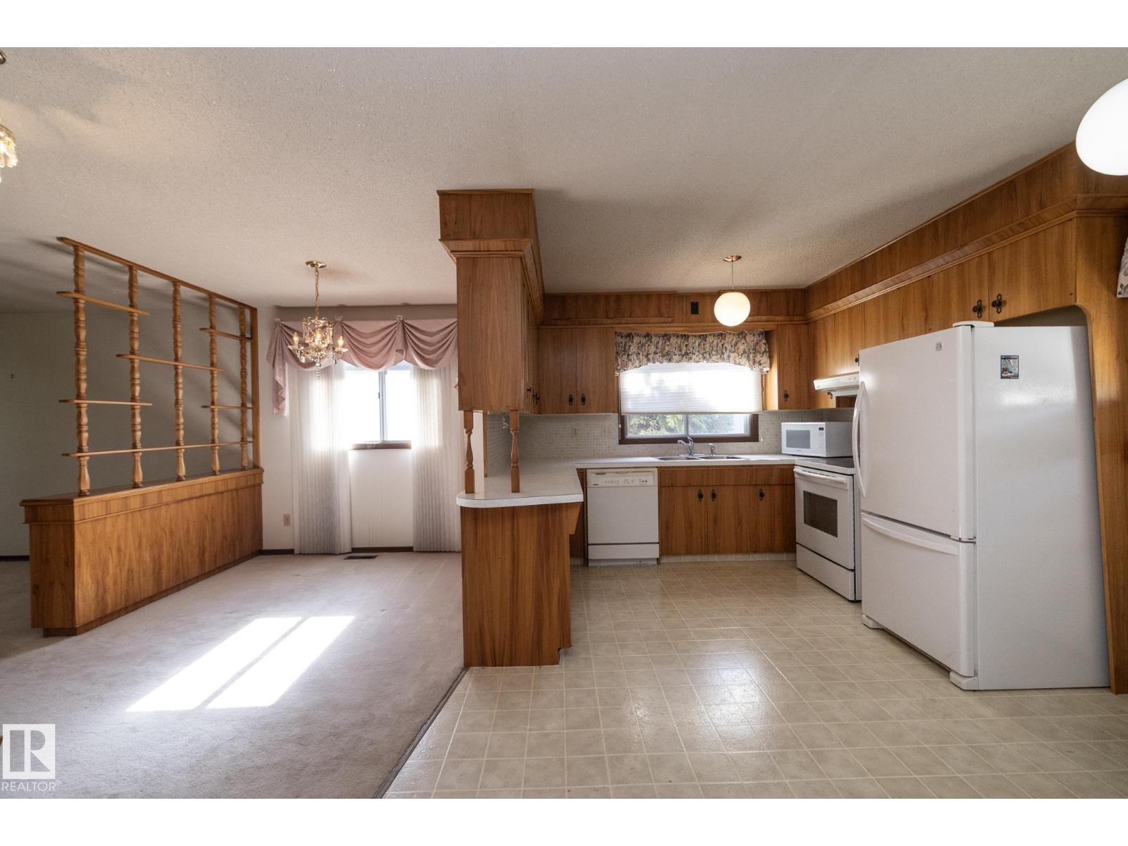 11322 52 St Nw Property Photo 15