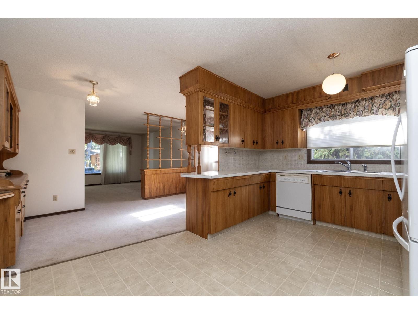 11322 52 St Nw Property Photo 17