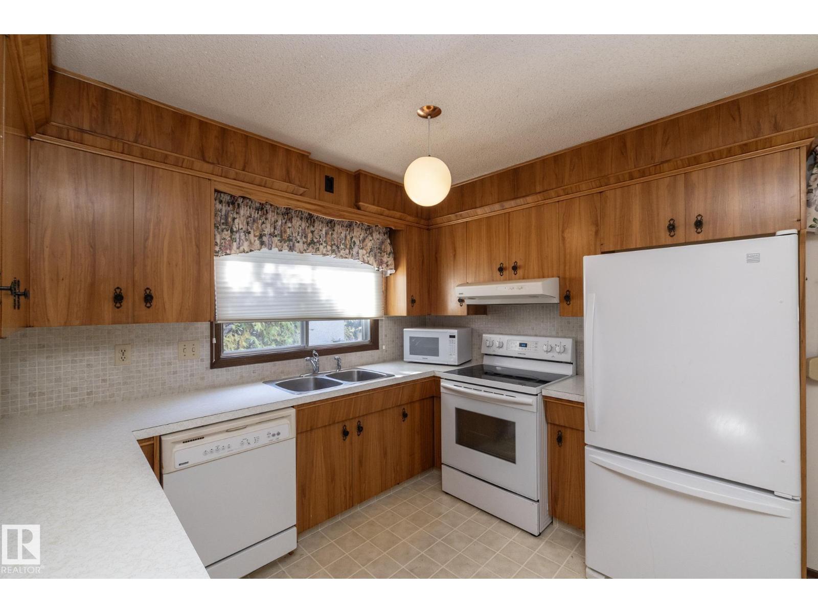 11322 52 St Nw Property Photo 19
