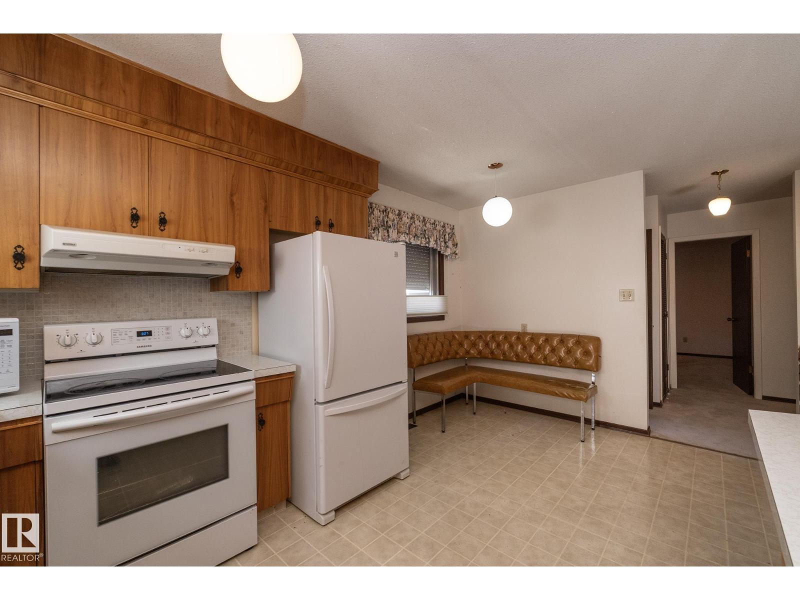 11322 52 St Nw Property Photo 21