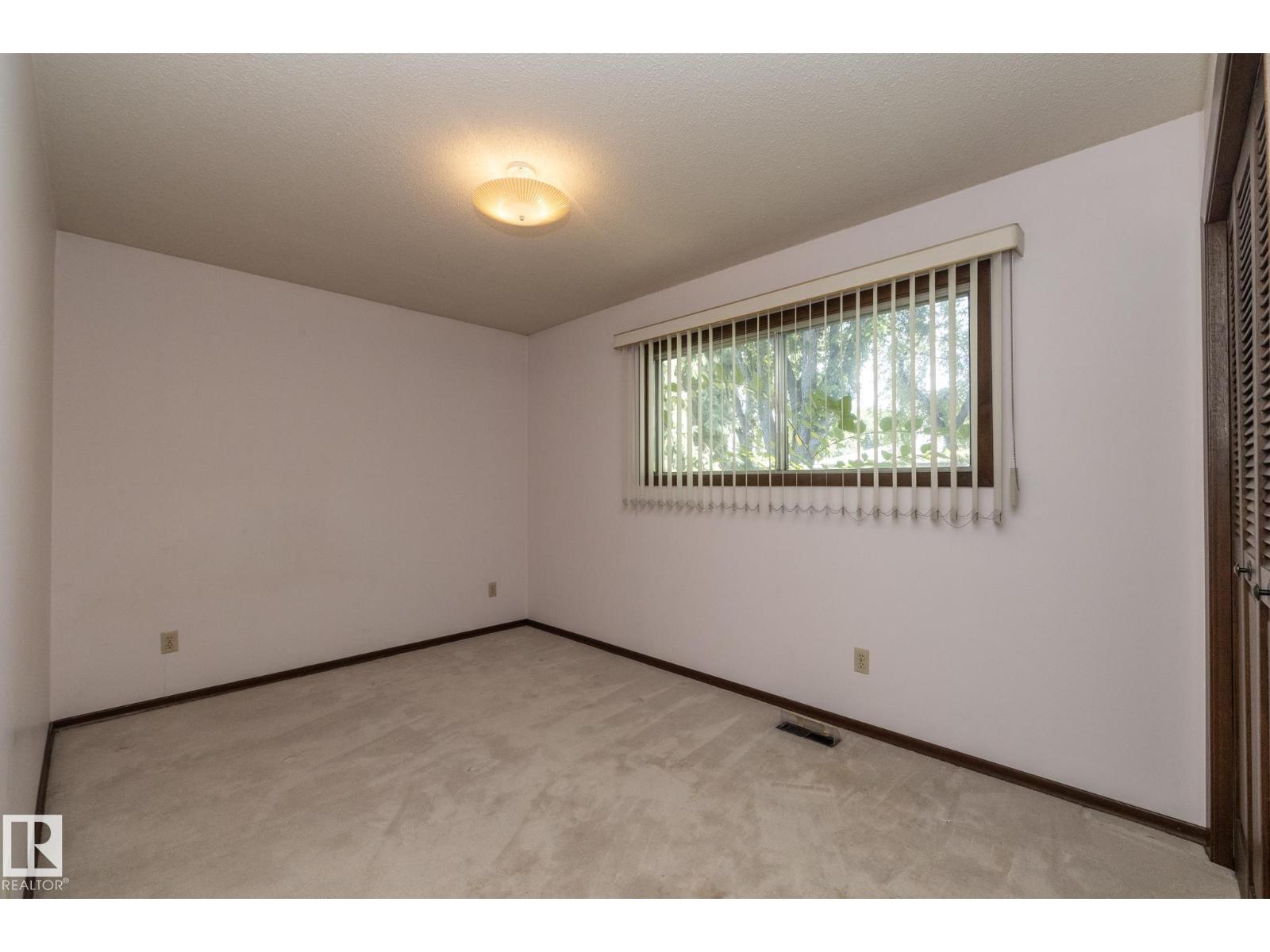 11322 52 St Nw Property Photo 22