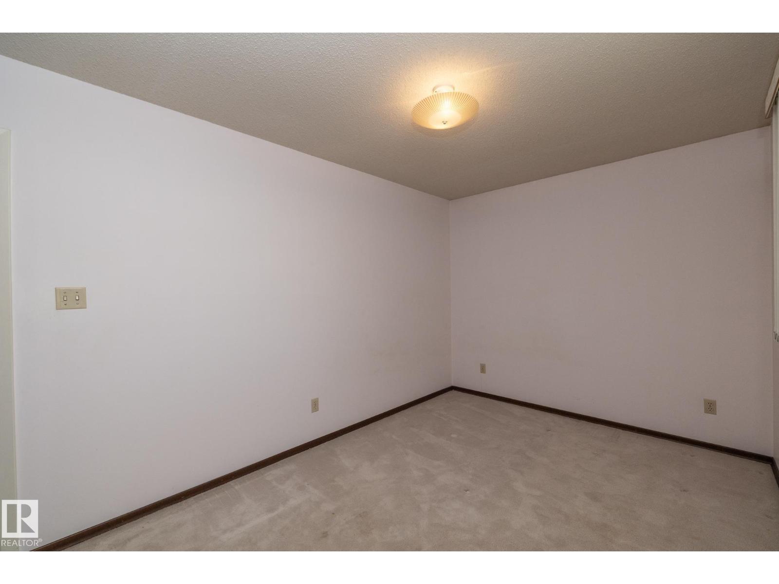 11322 52 St Nw Property Photo 23