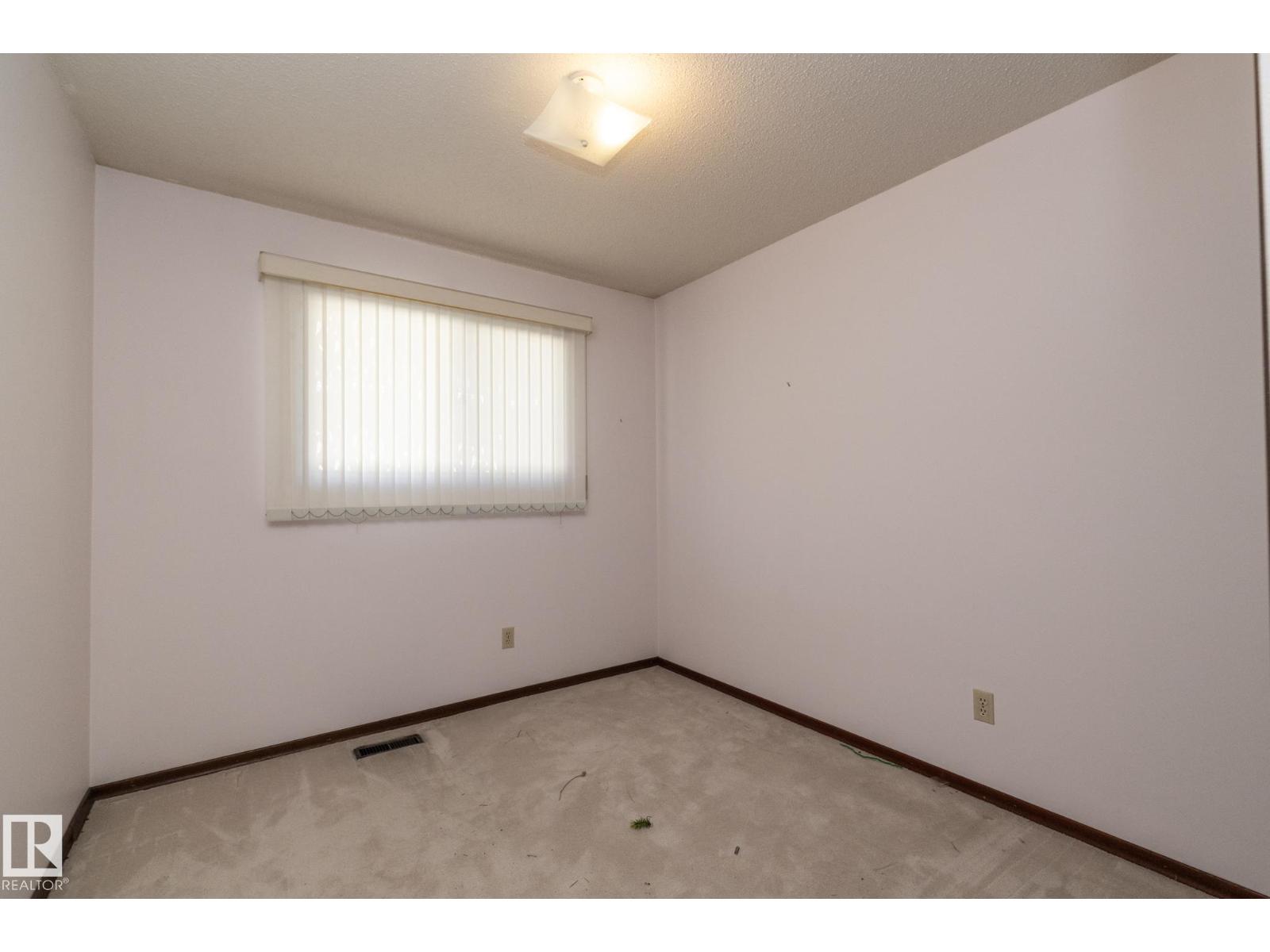 11322 52 St Nw Property Photo 27