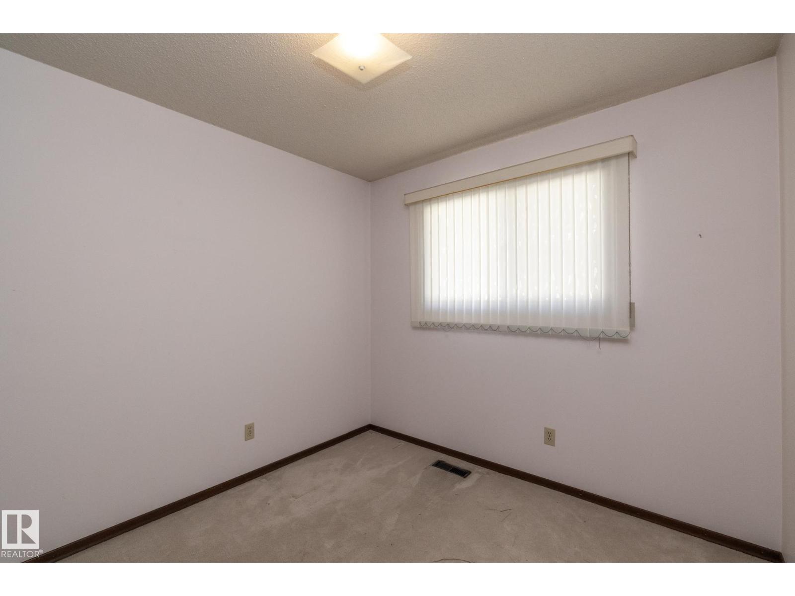11322 52 St Nw Property Photo 28
