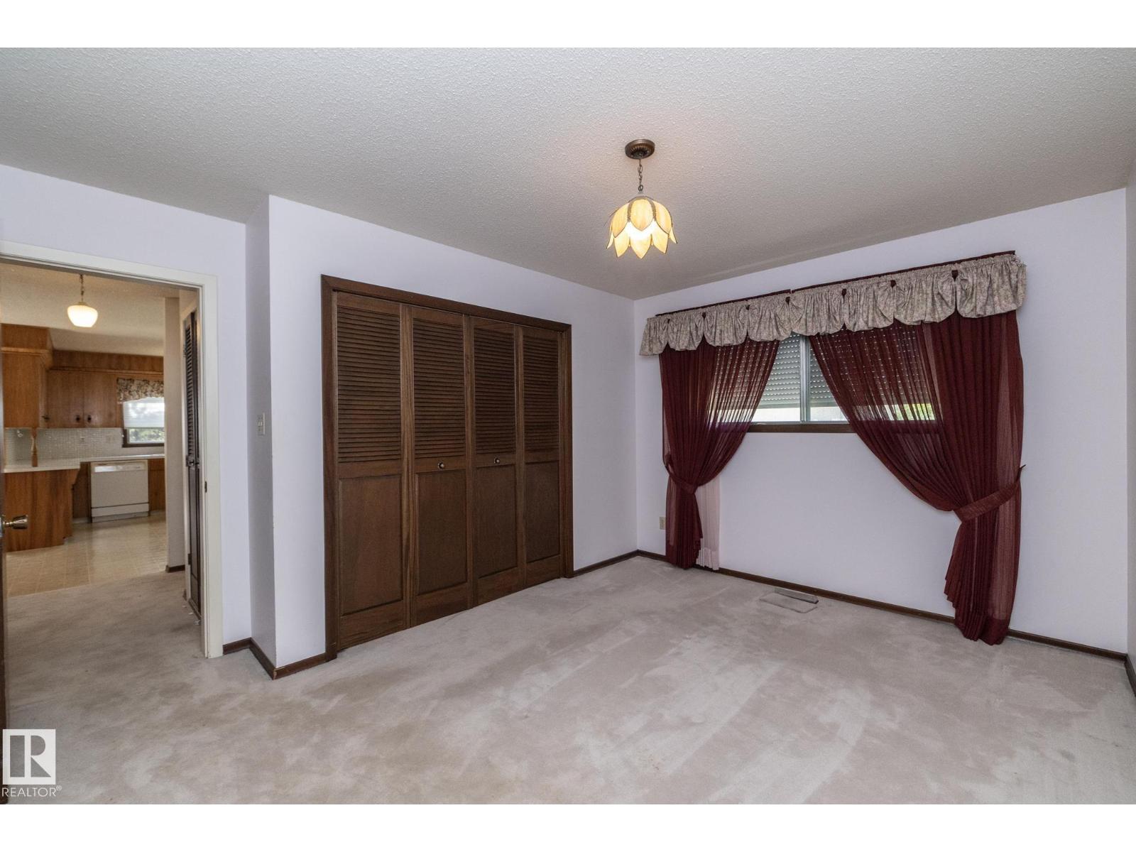 11322 52 St Nw Property Photo 34