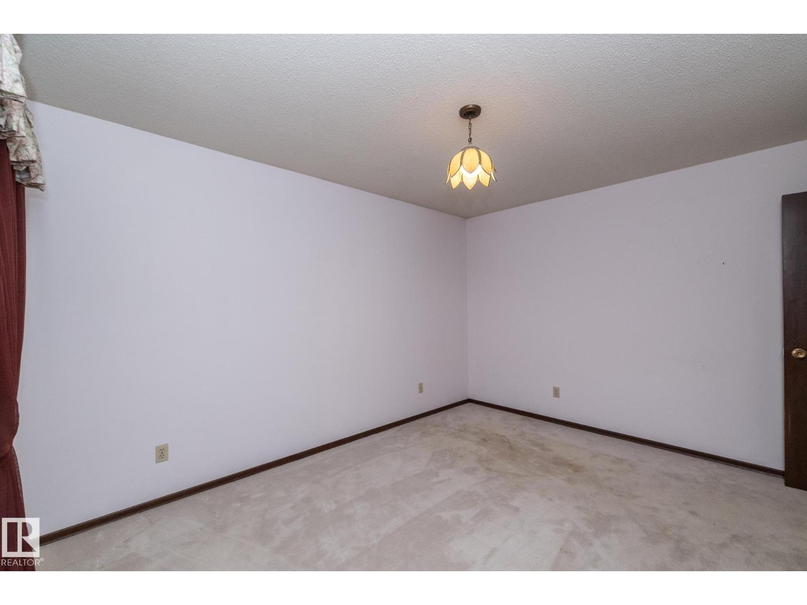 11322 52 St Nw Property Photo 36