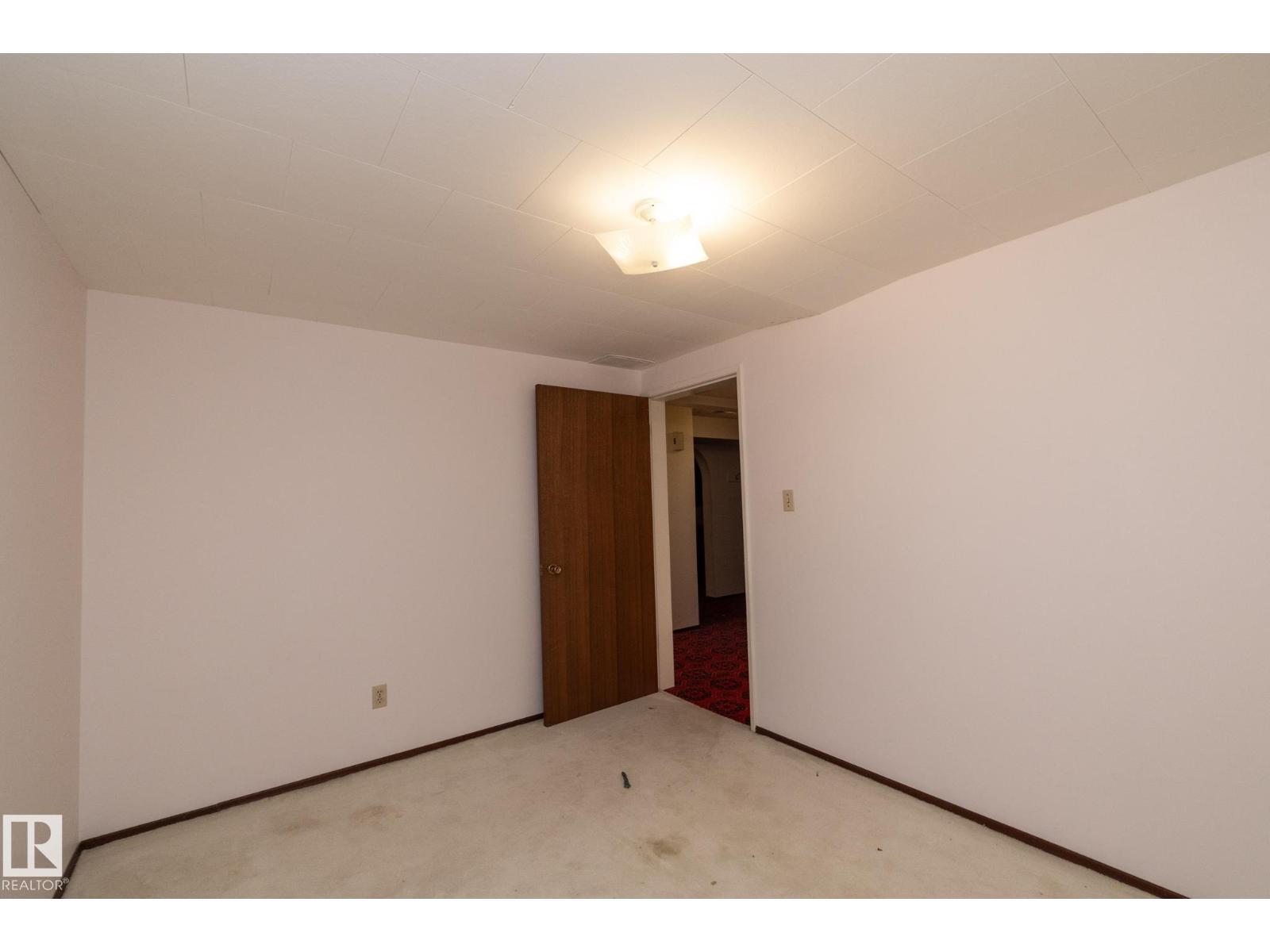 11322 52 St Nw Property Photo 46