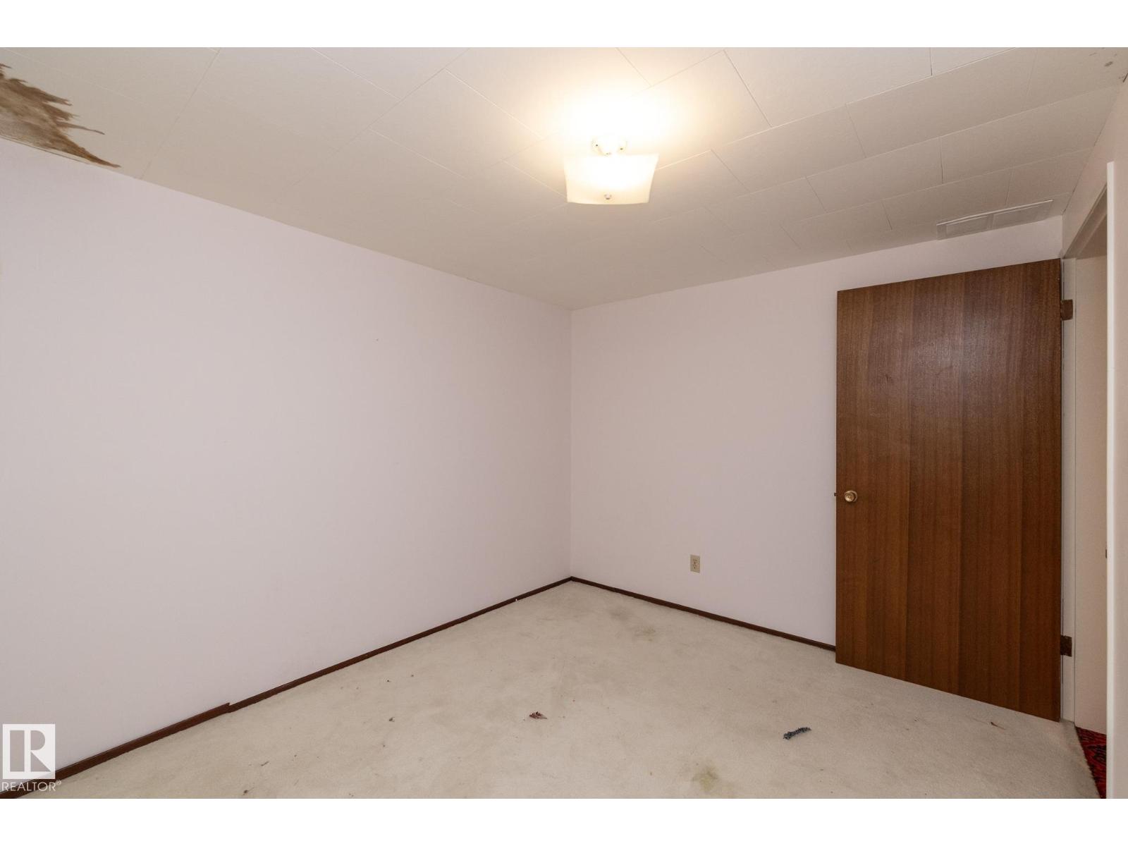 11322 52 St Nw Property Photo 47