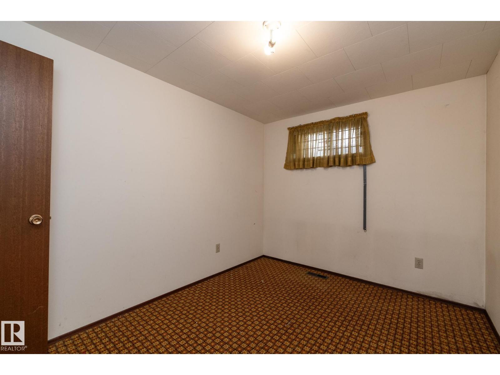 11322 52 St Nw Property Photo 49