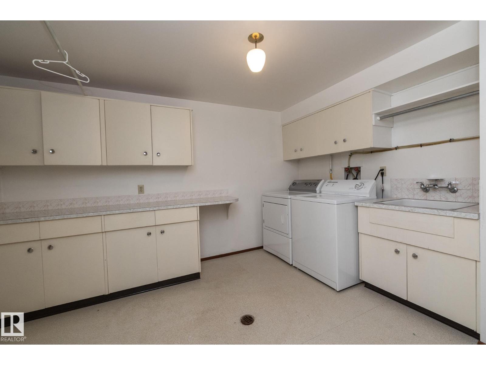 11322 52 St Nw Property Photo 54