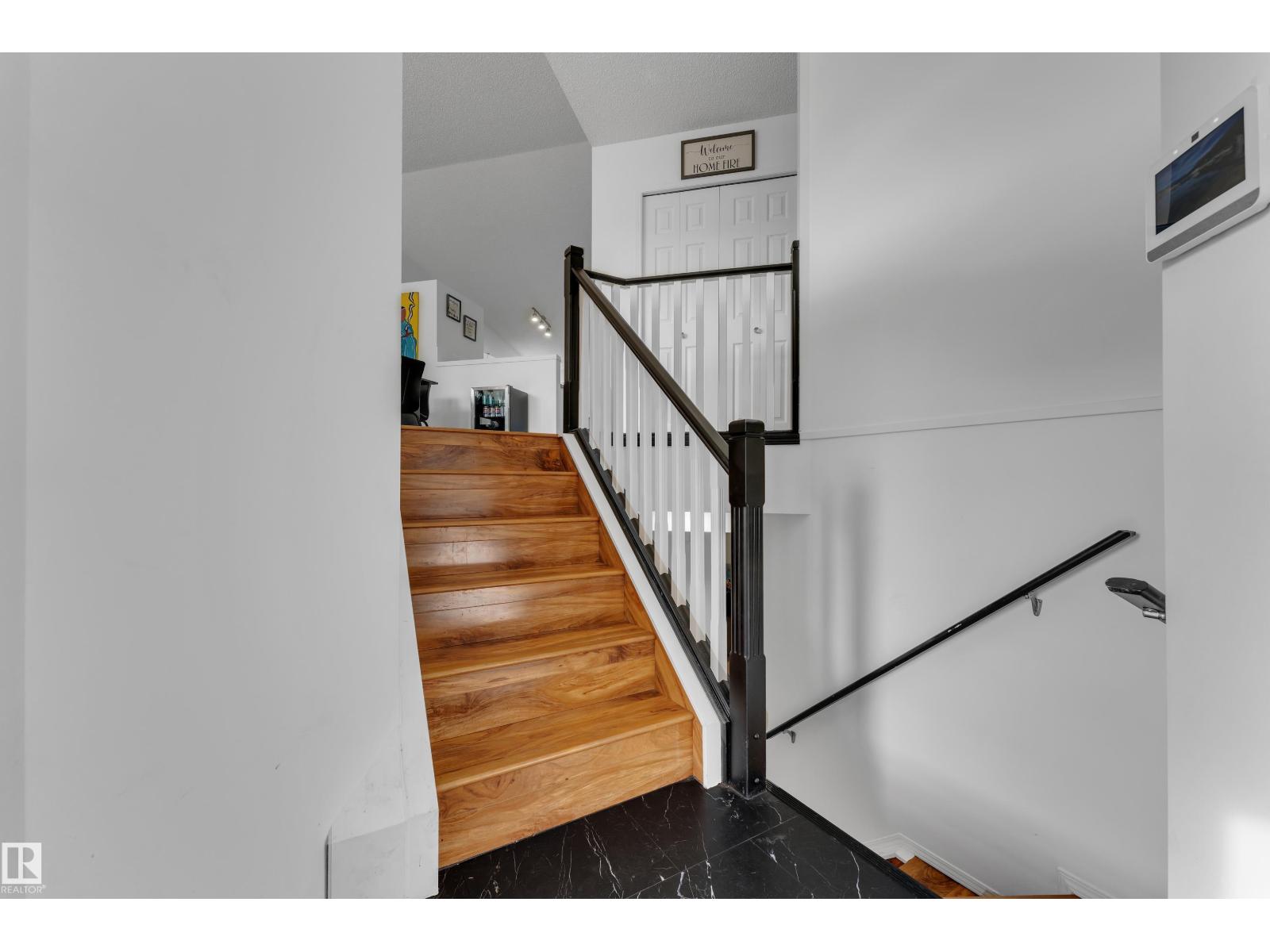 1233 Ormsby Ln Nw Property Photo 5
