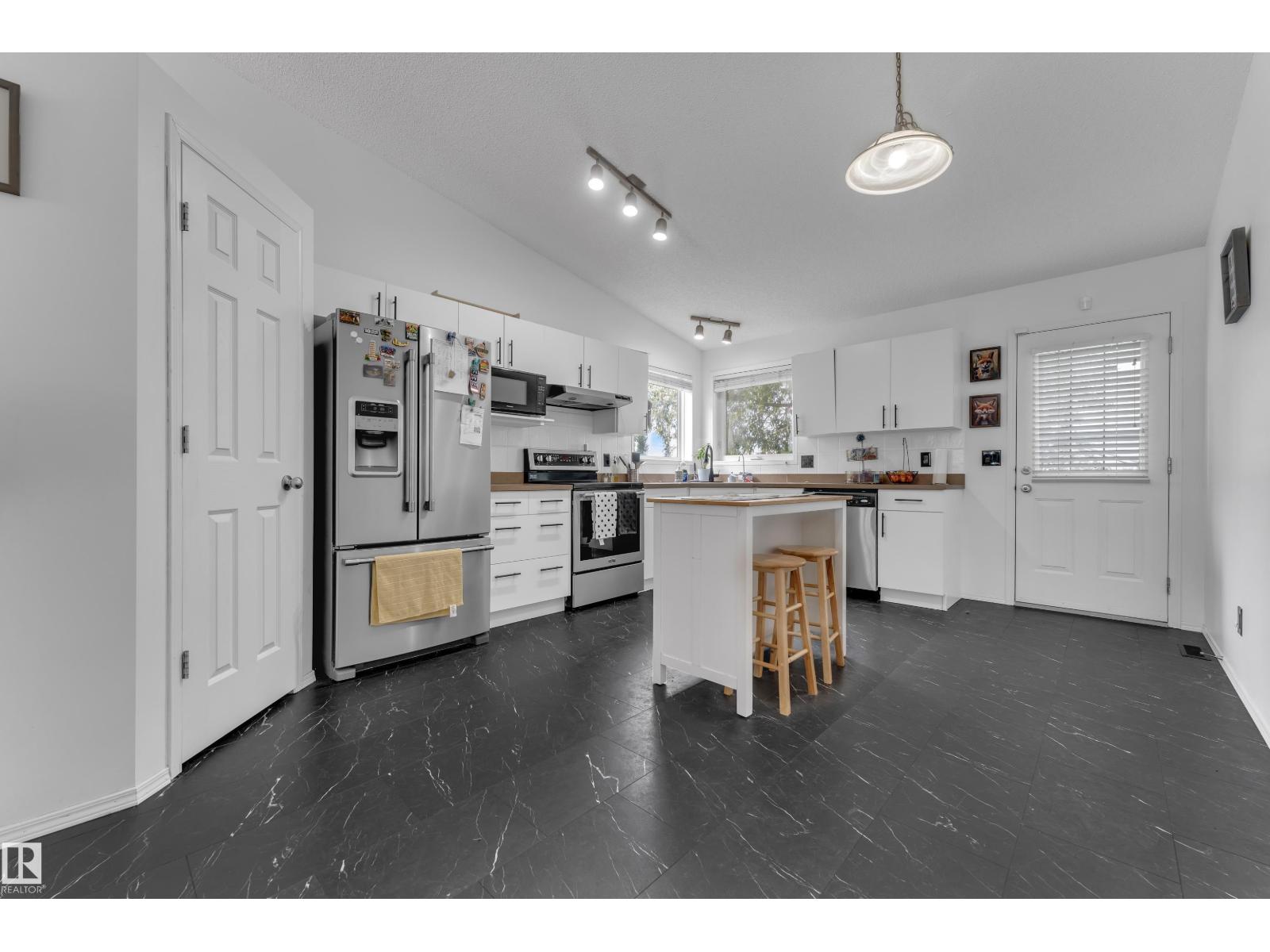 1233 Ormsby Ln Nw Property Photo 11