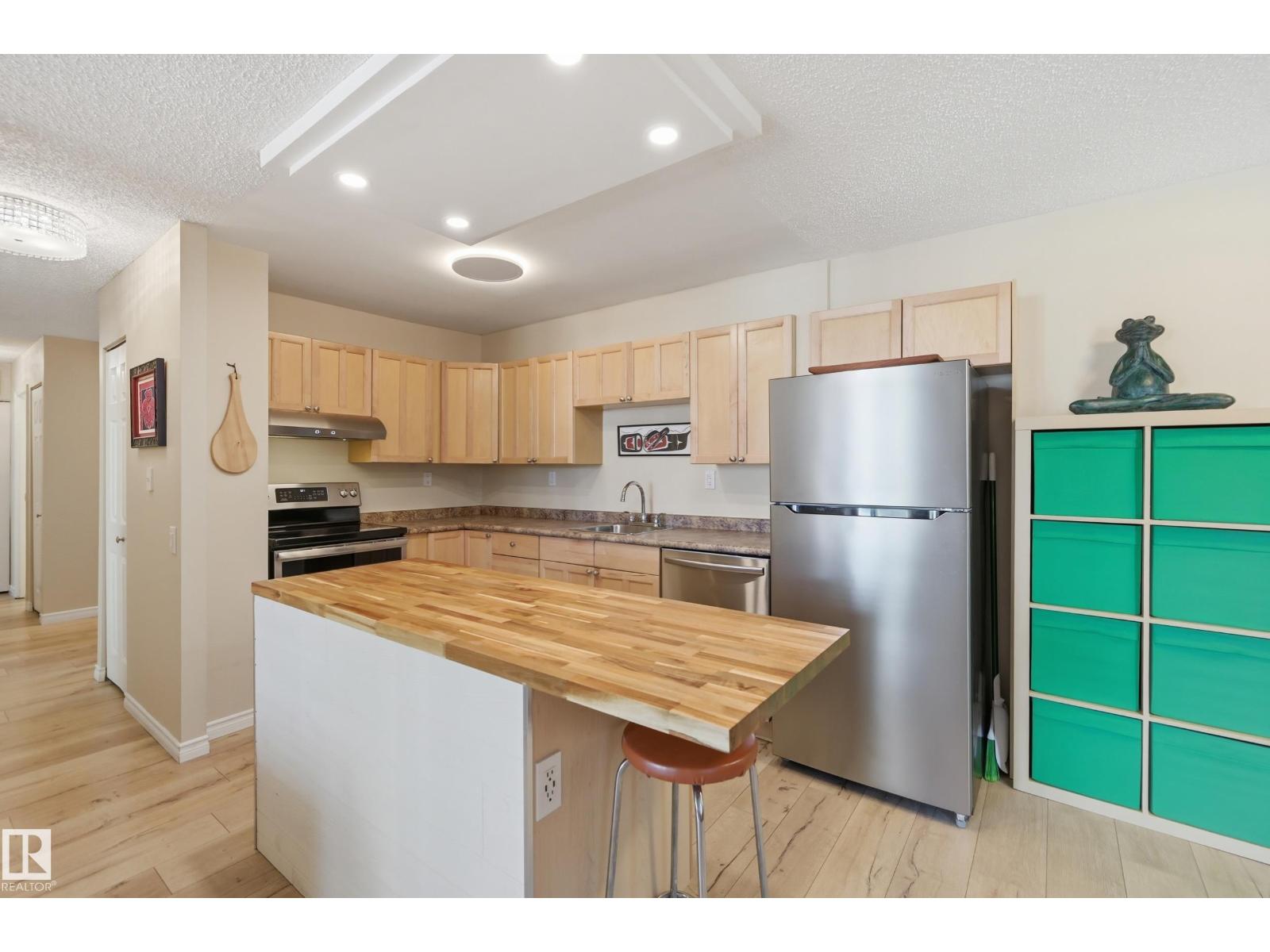 #601 10125 109 St Nw Property Photo 5
