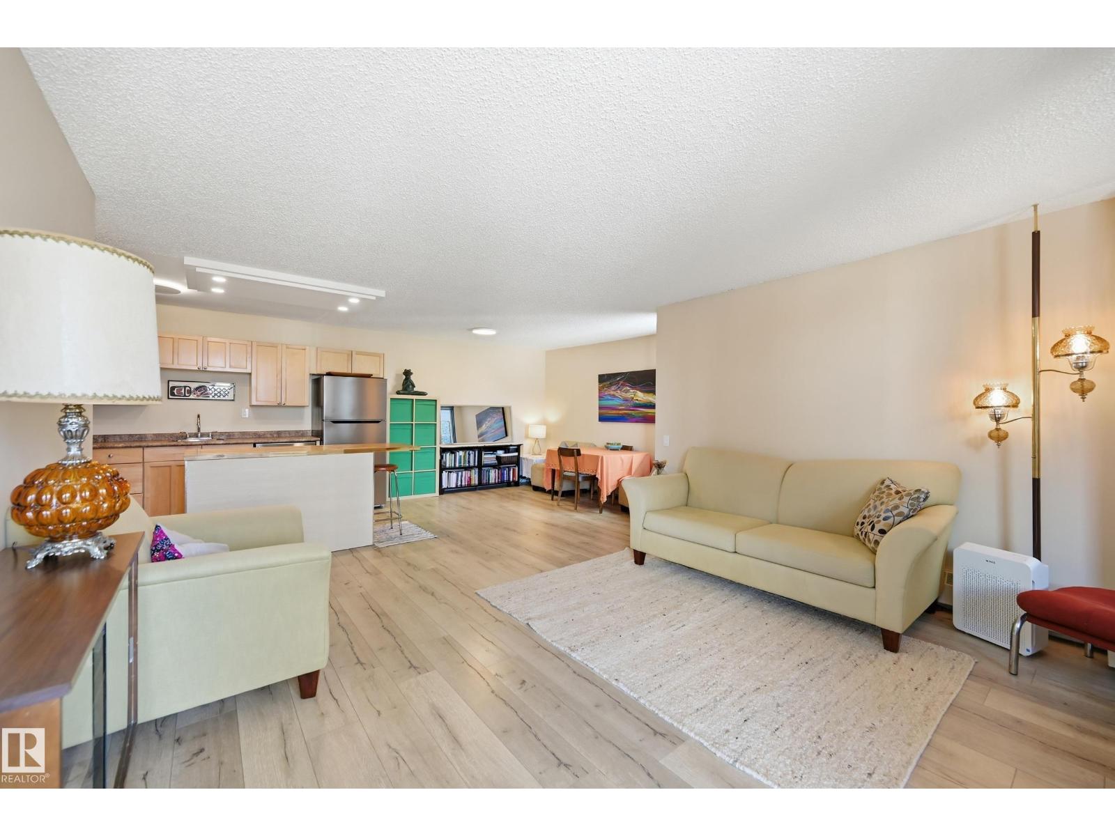 #601 10125 109 St Nw Property Photo 11