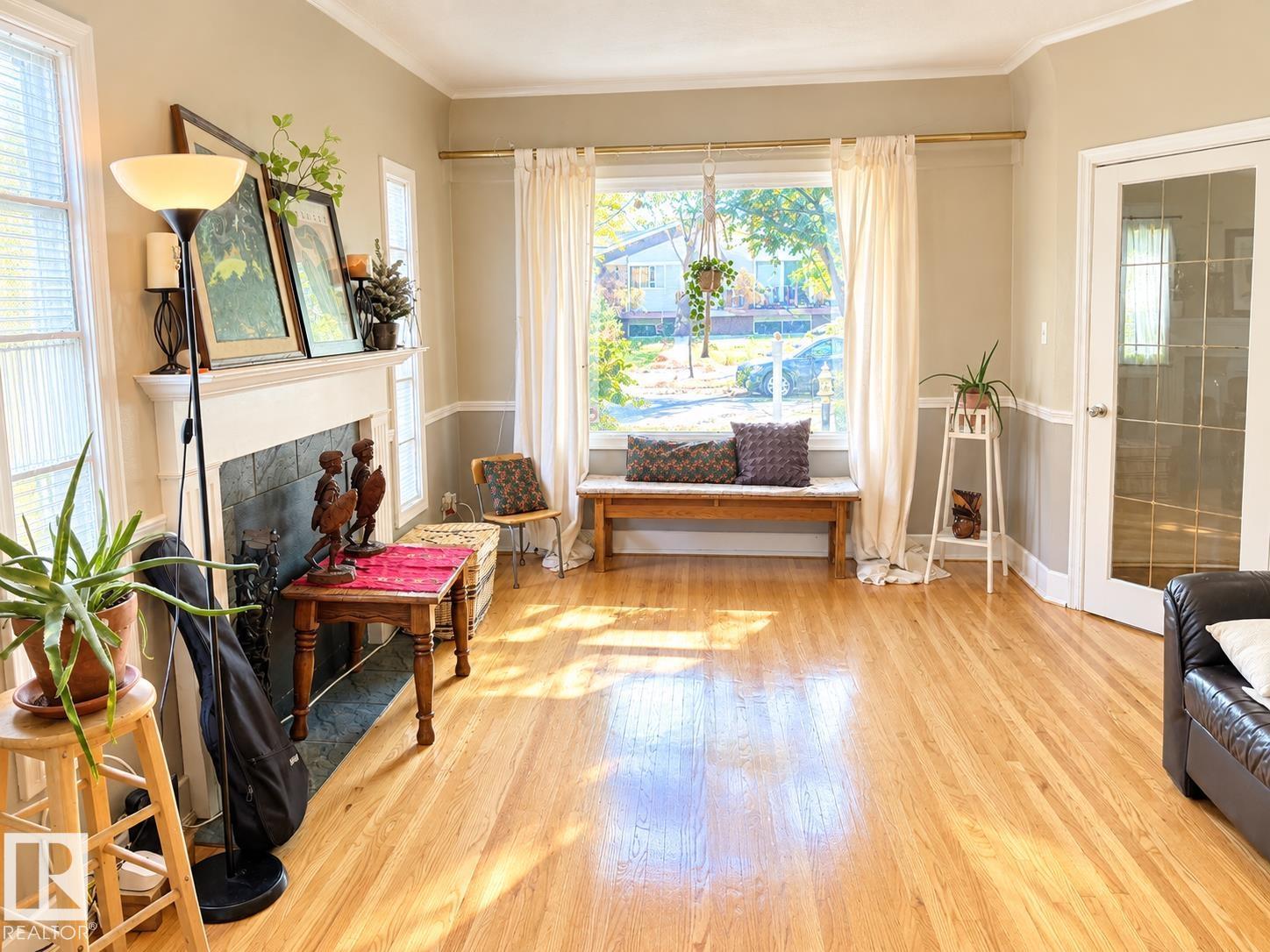 8907 83 Av Nw Property Photo 2