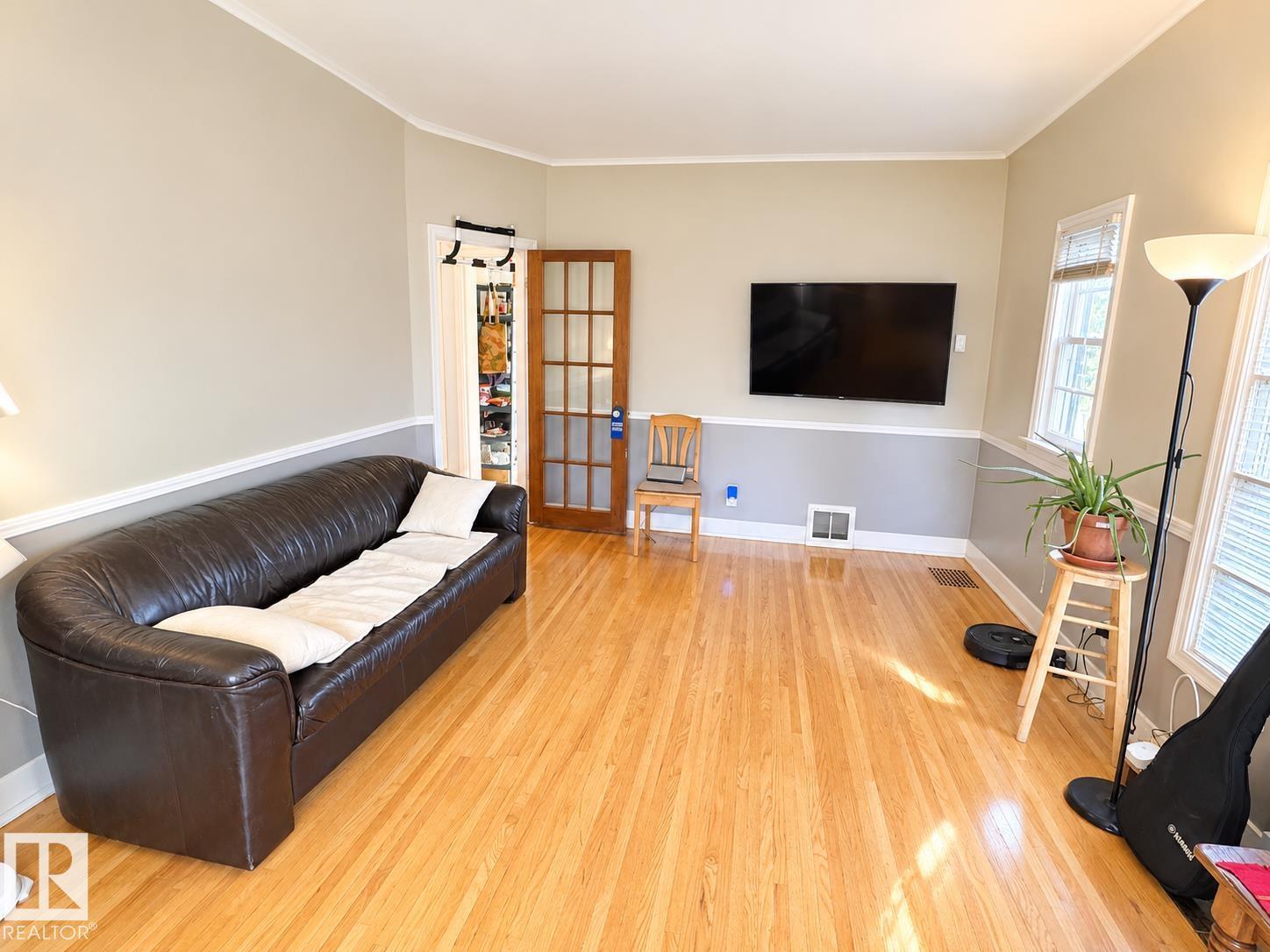 8907 83 Av Nw Property Photo 4