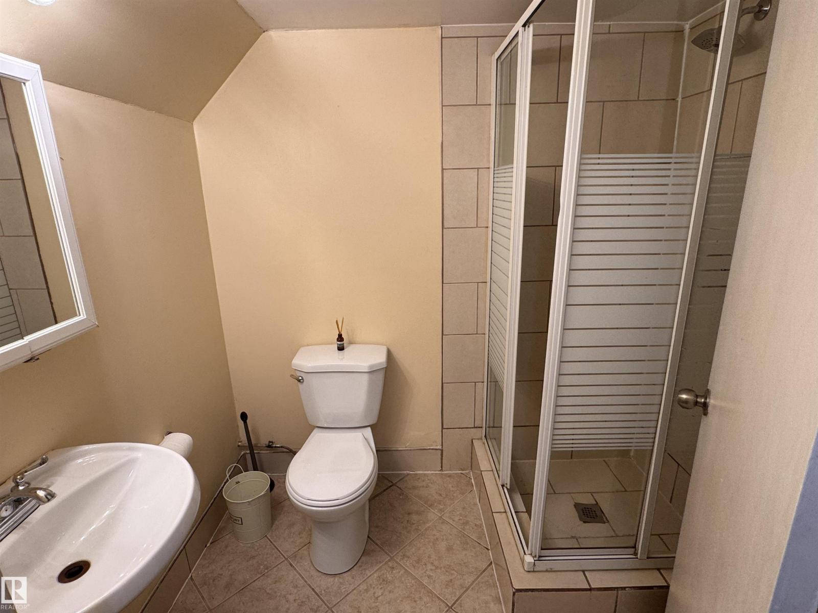 8907 83 Av Nw Property Photo 11