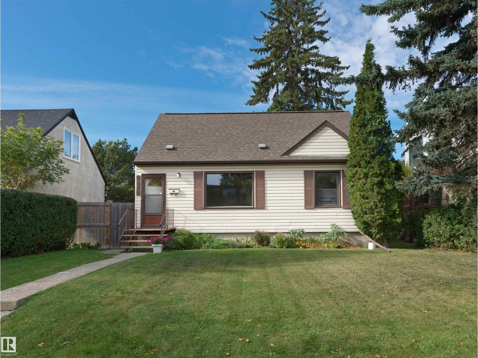 6810 110 St Nw Property Photo 2