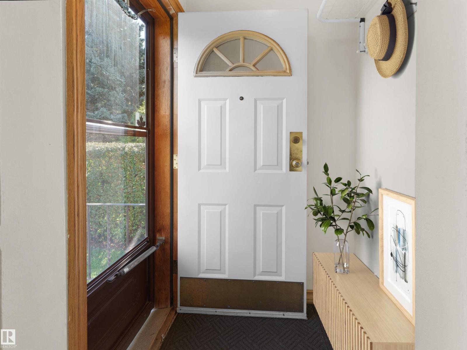 6810 110 St Nw Property Photo 4