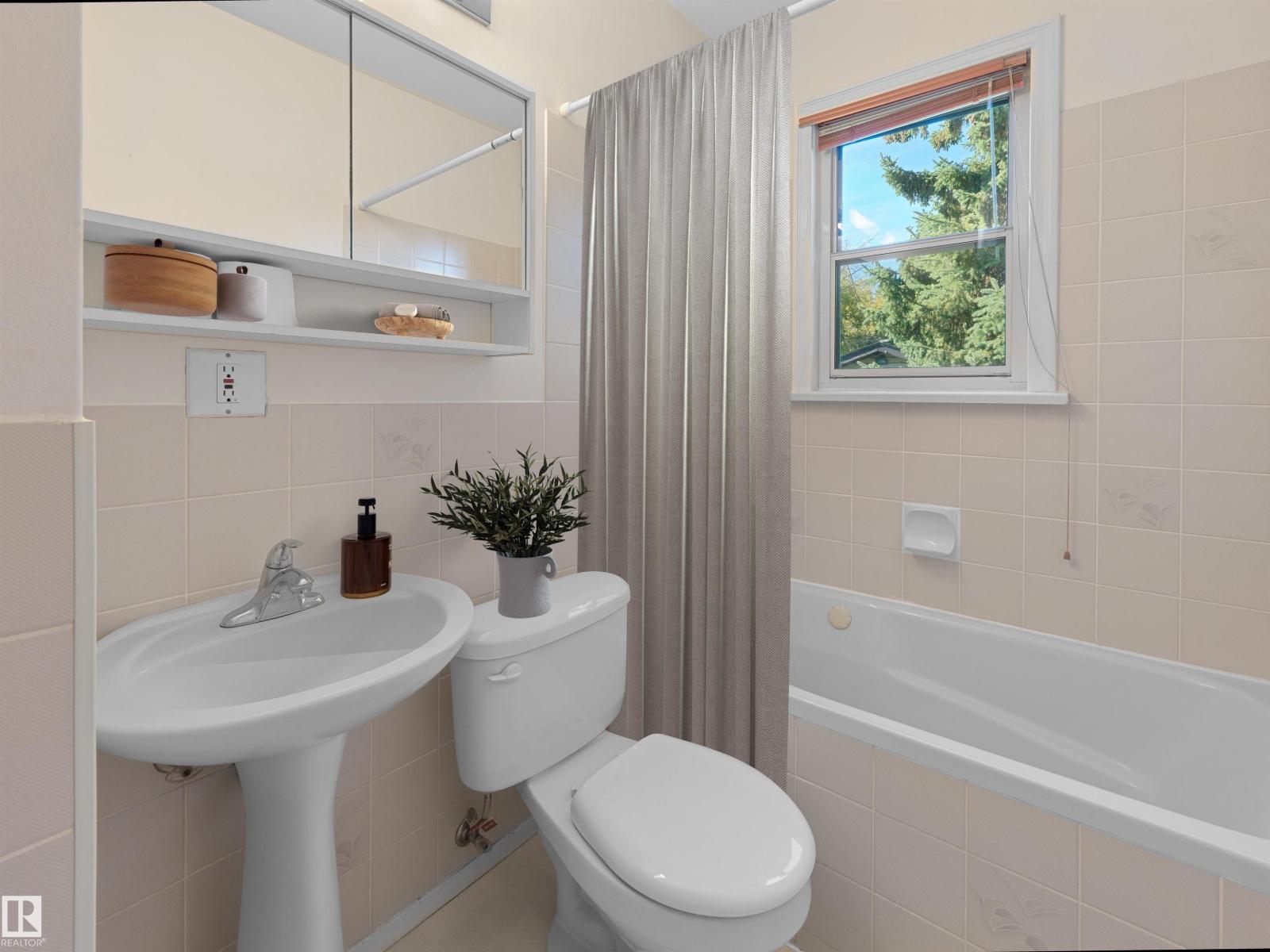 6810 110 St Nw Property Photo 13