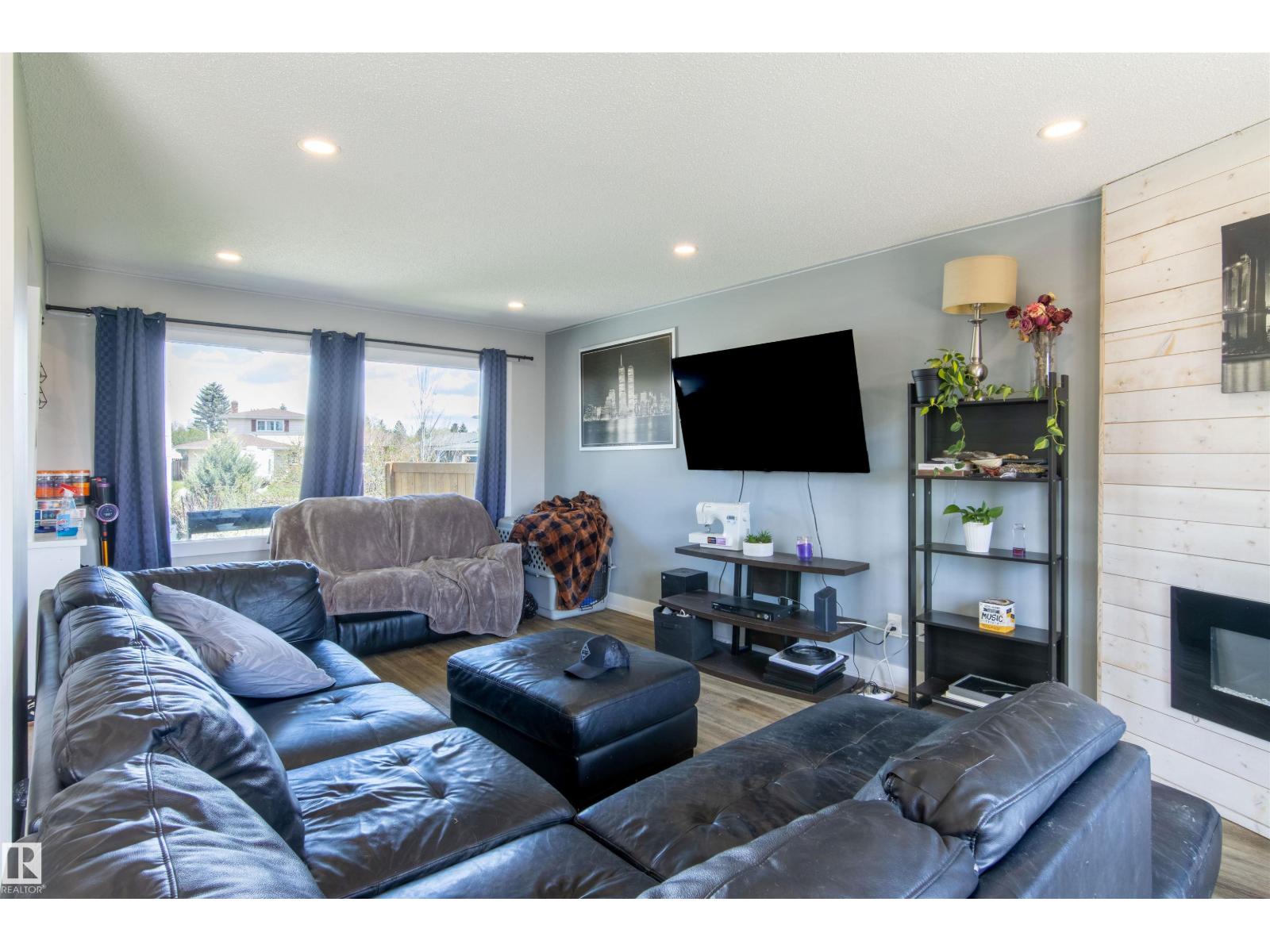 7115 39a Av Nw Property Photo 8