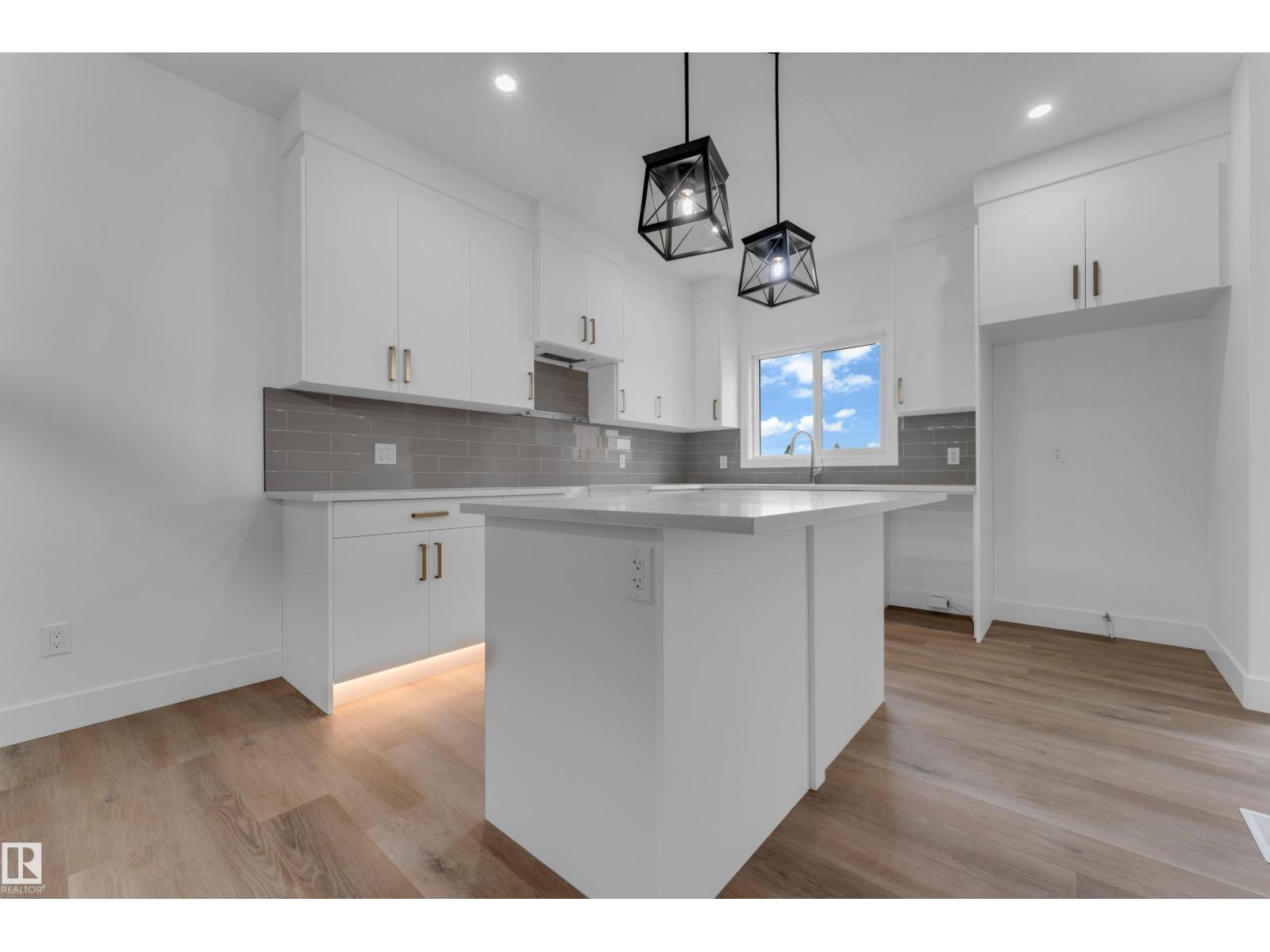 4213 63 St Property Photo 13
