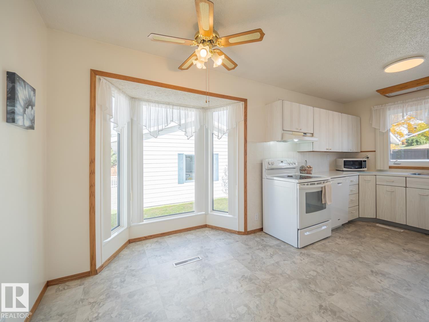 5320 54 St Property Photo 6