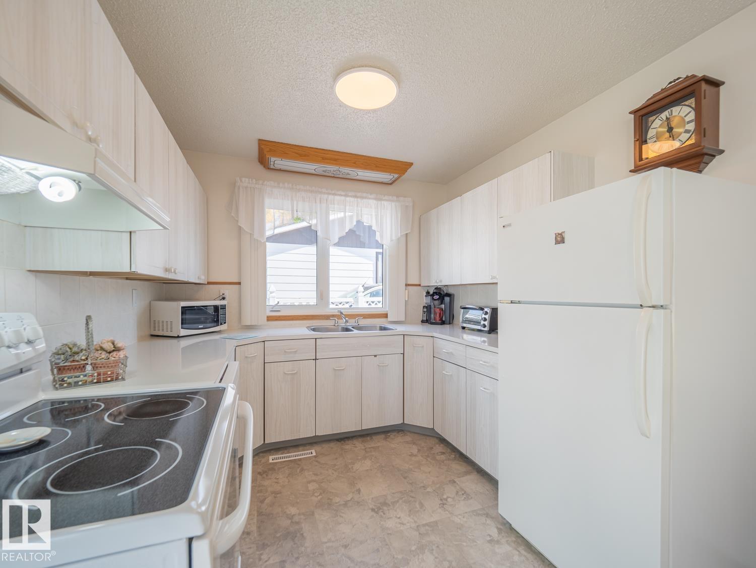 5320 54 St Property Photo 7