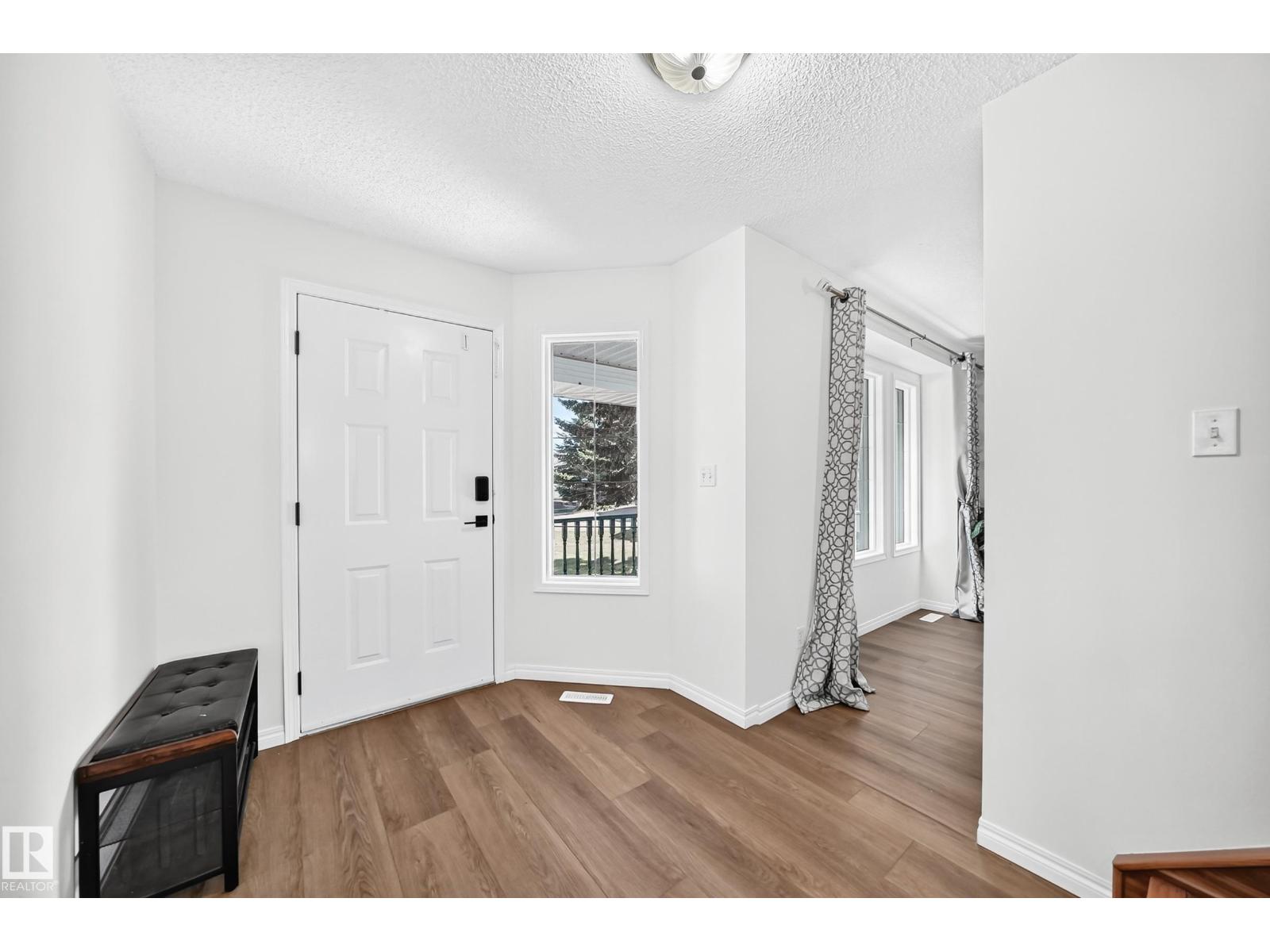 4424 33 St Nw Property Photo 3