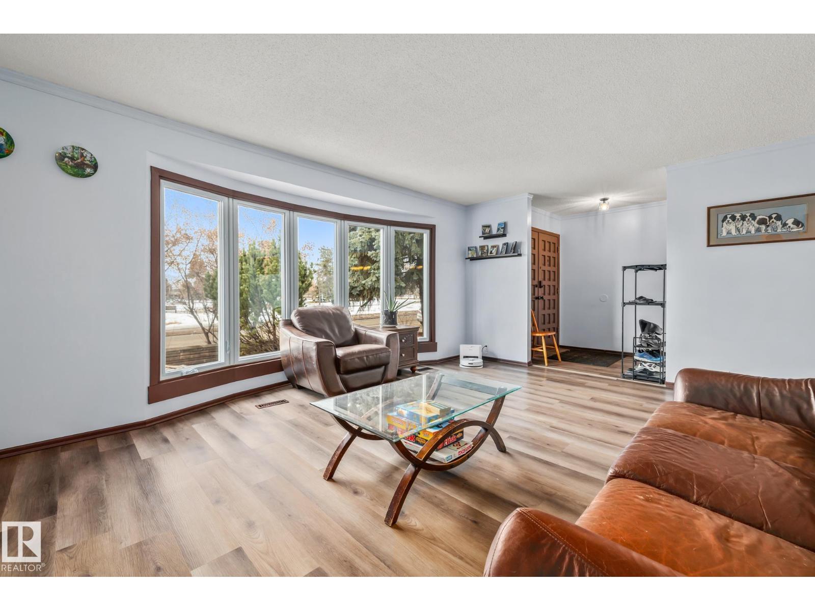 8812 135 Av Nw Property Photo 4