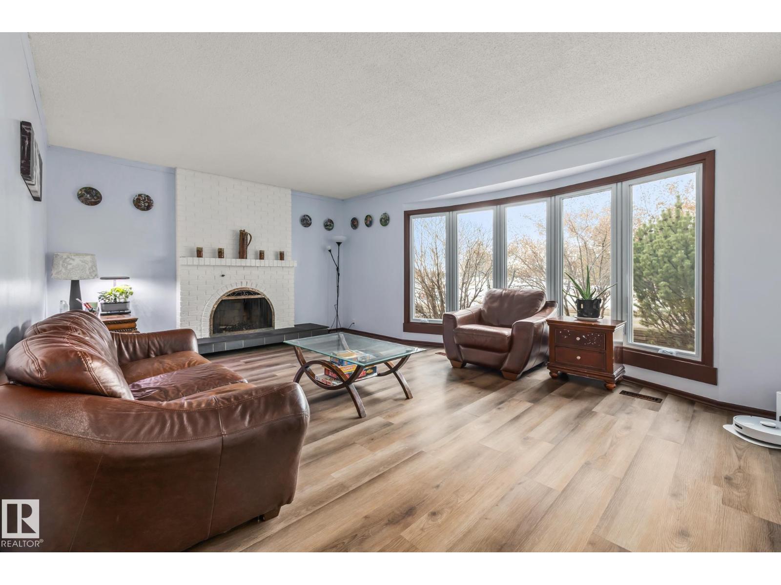 8812 135 Av Nw Property Photo 5