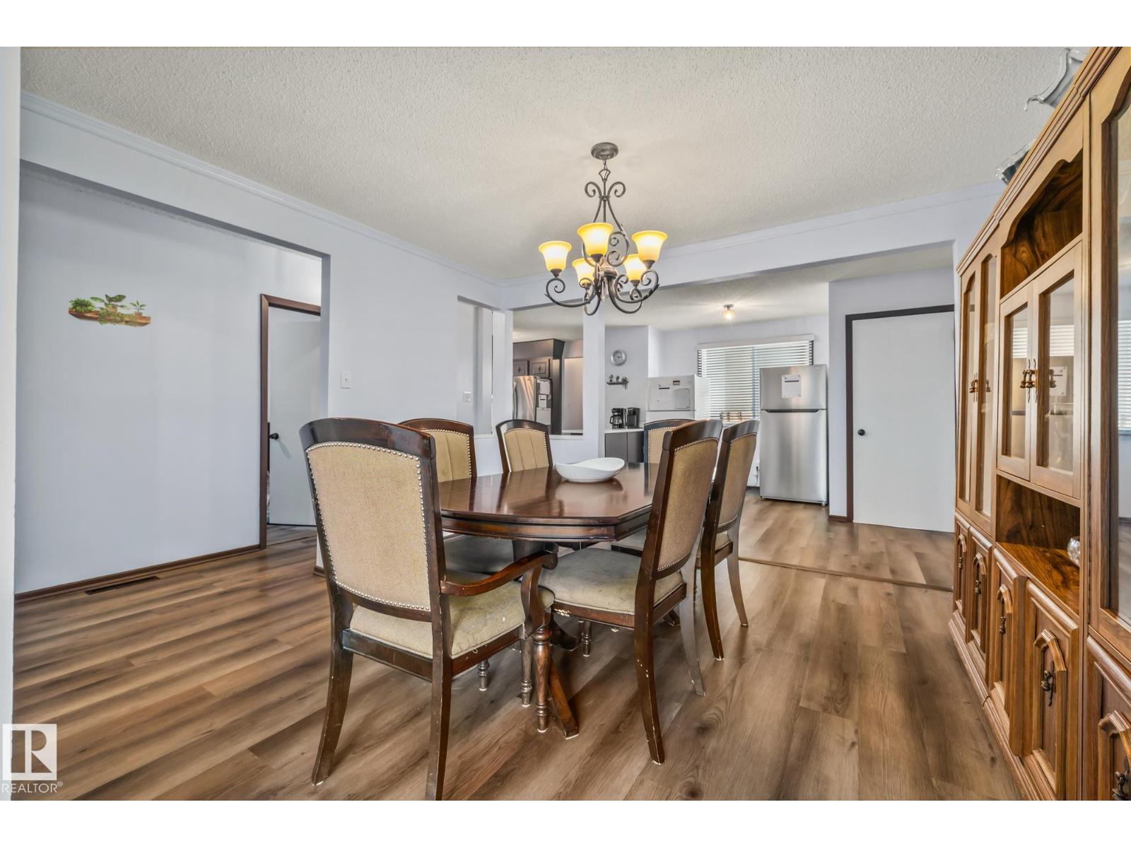8812 135 Av Nw Property Photo 7
