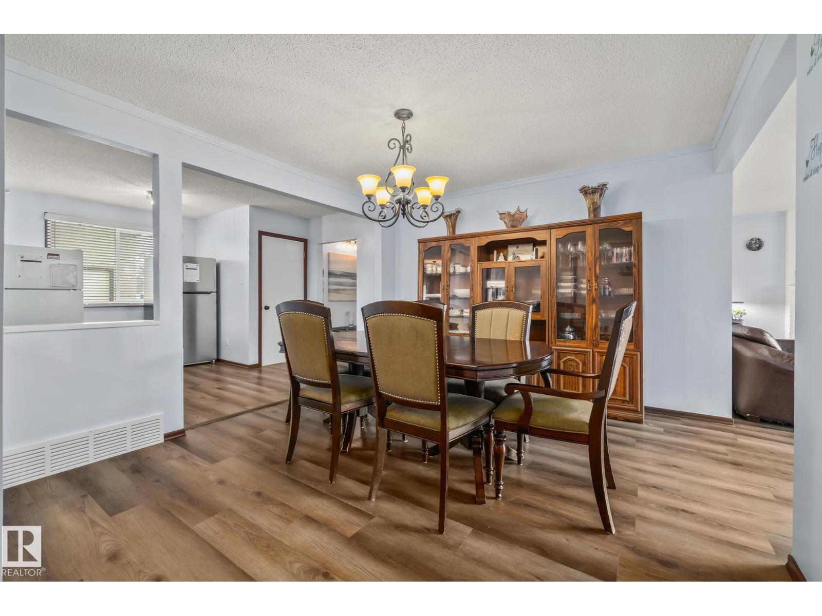 8812 135 Av Nw Property Photo 9