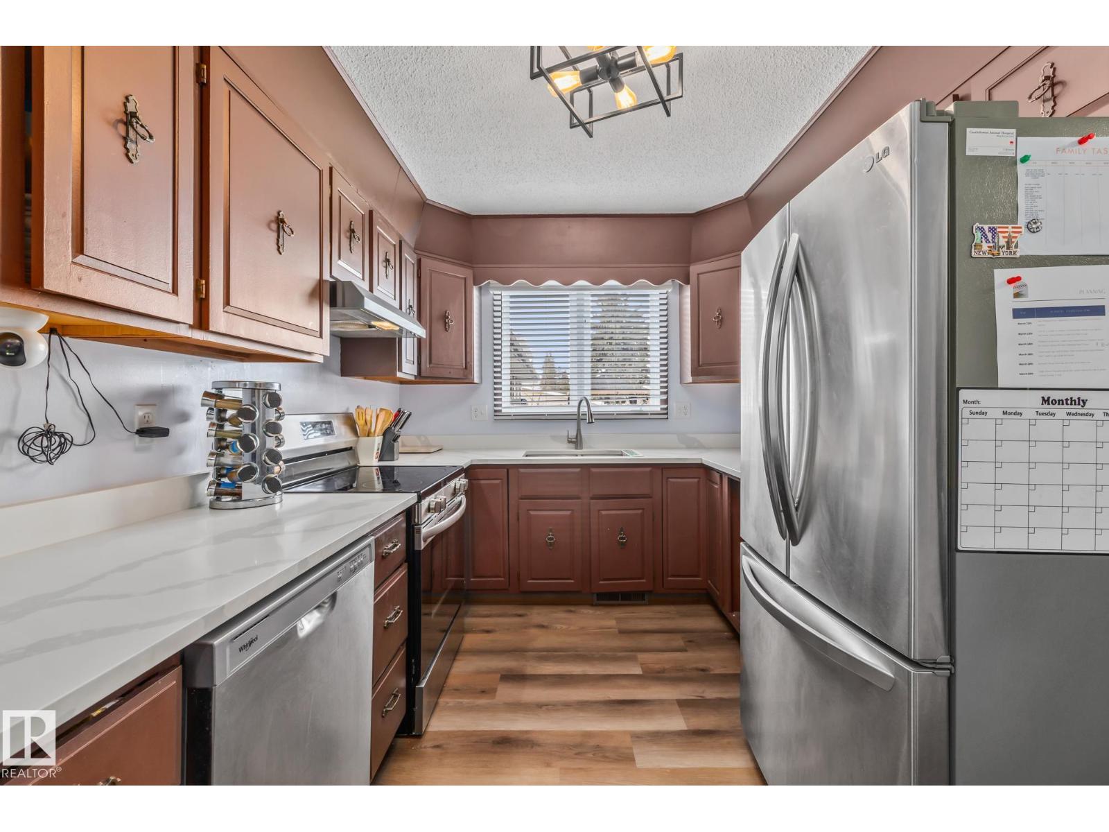 8812 135 Av Nw Property Photo 11
