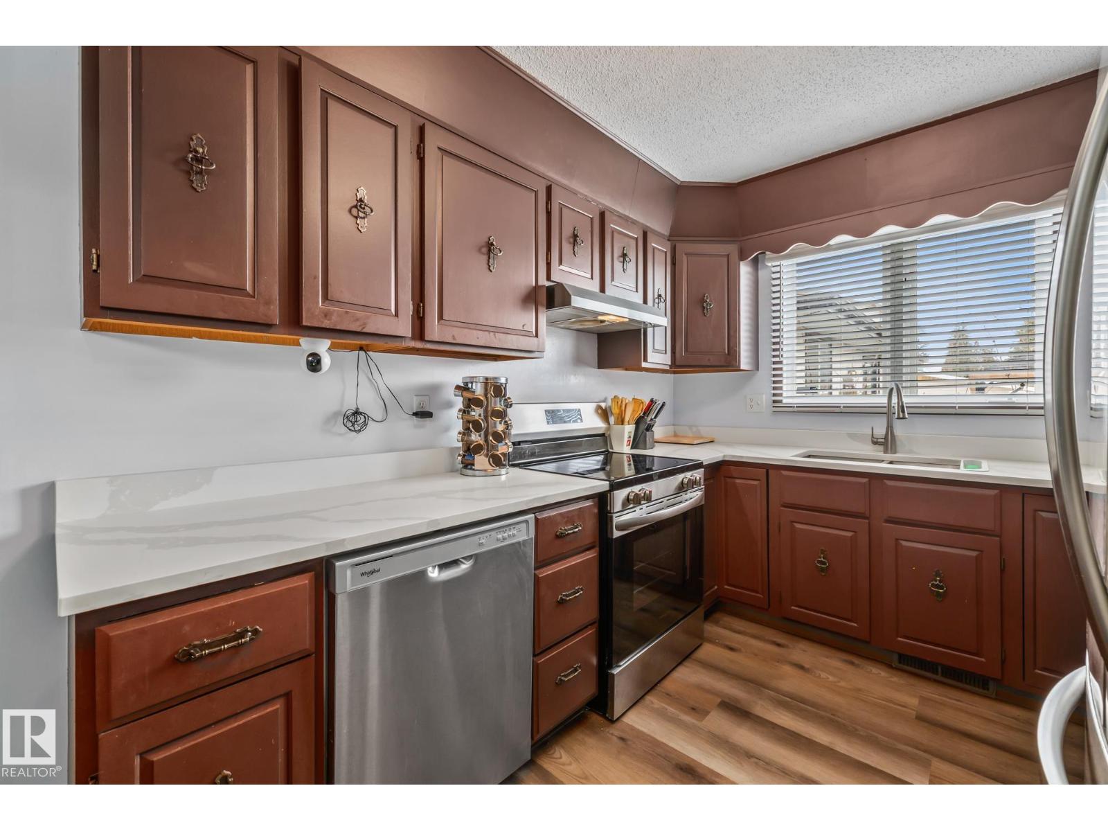 8812 135 Av Nw Property Photo 12