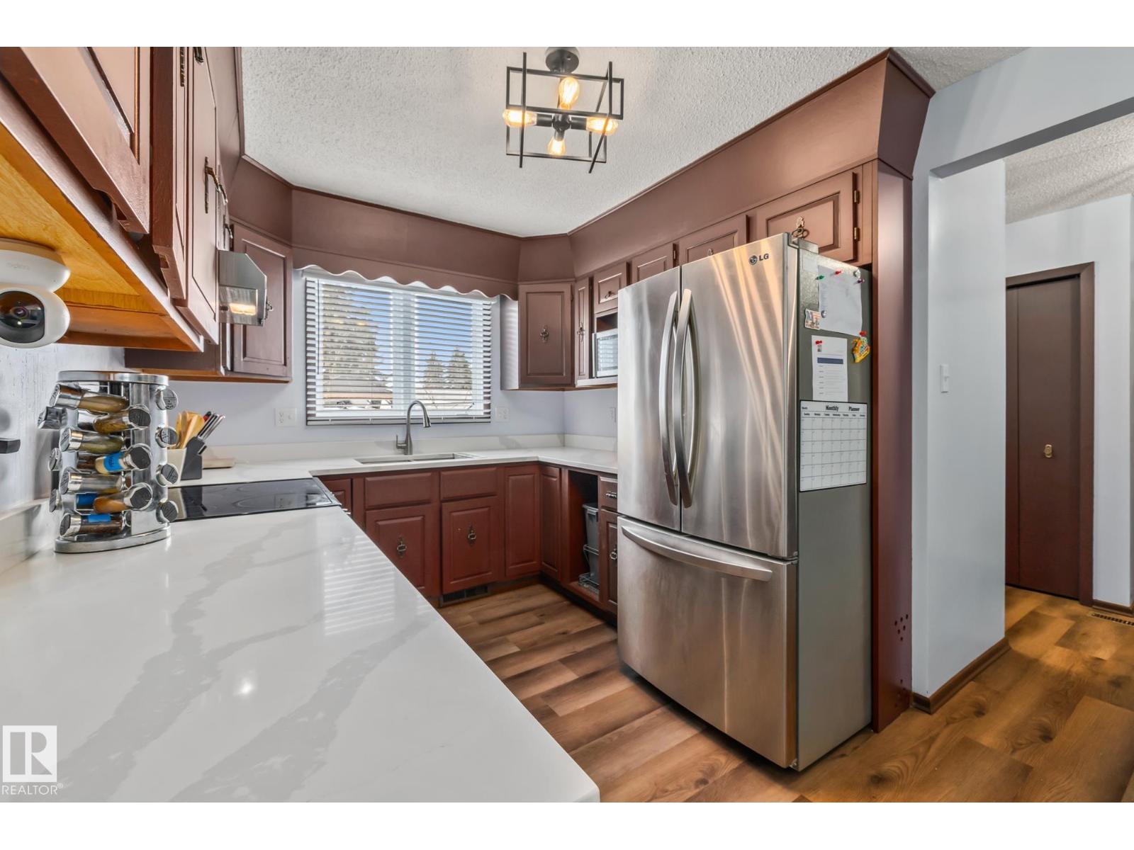 8812 135 Av Nw Property Photo 13