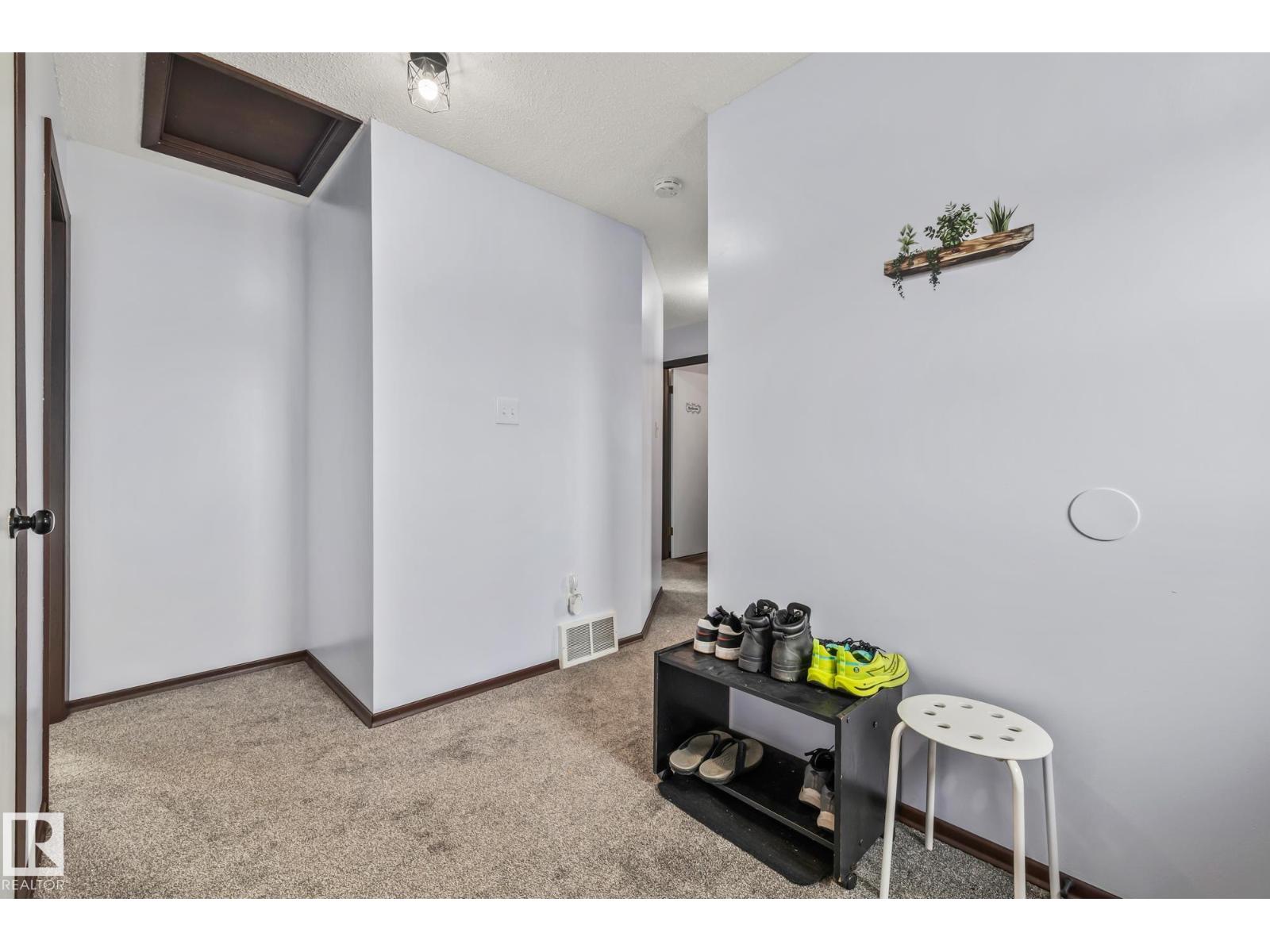 8812 135 Av Nw Property Photo 23