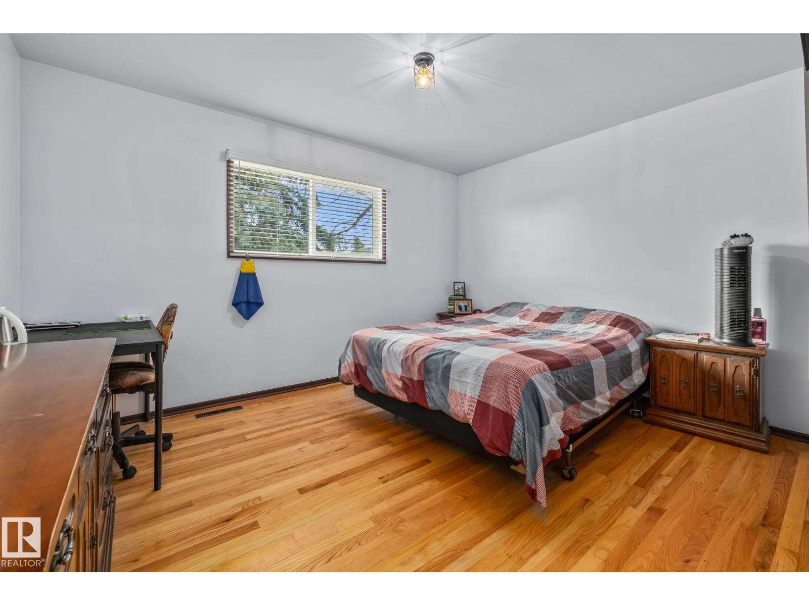 8812 135 Av Nw Property Photo 27