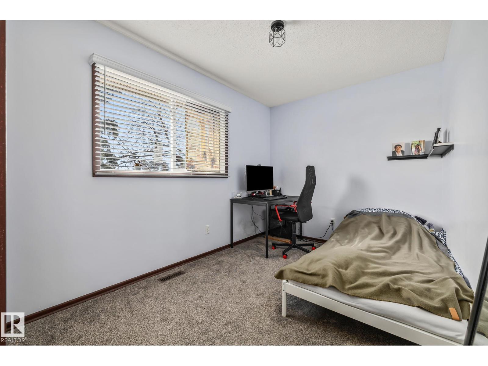 8812 135 Av Nw Property Photo 32