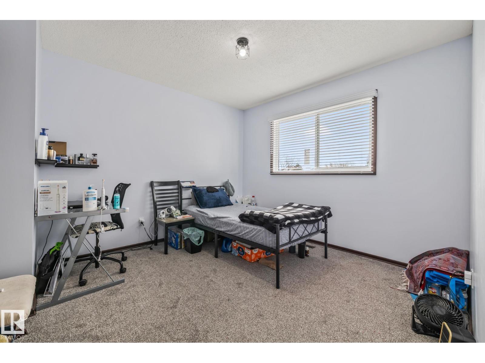 8812 135 Av Nw Property Photo 36