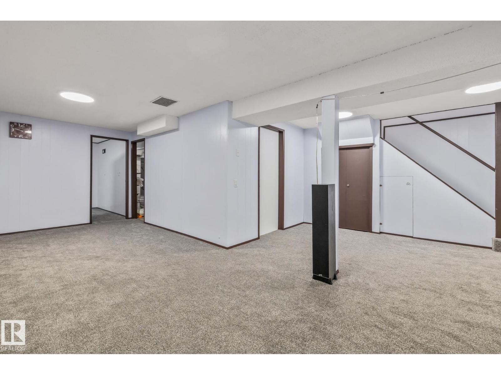 8812 135 Av Nw Property Photo 39