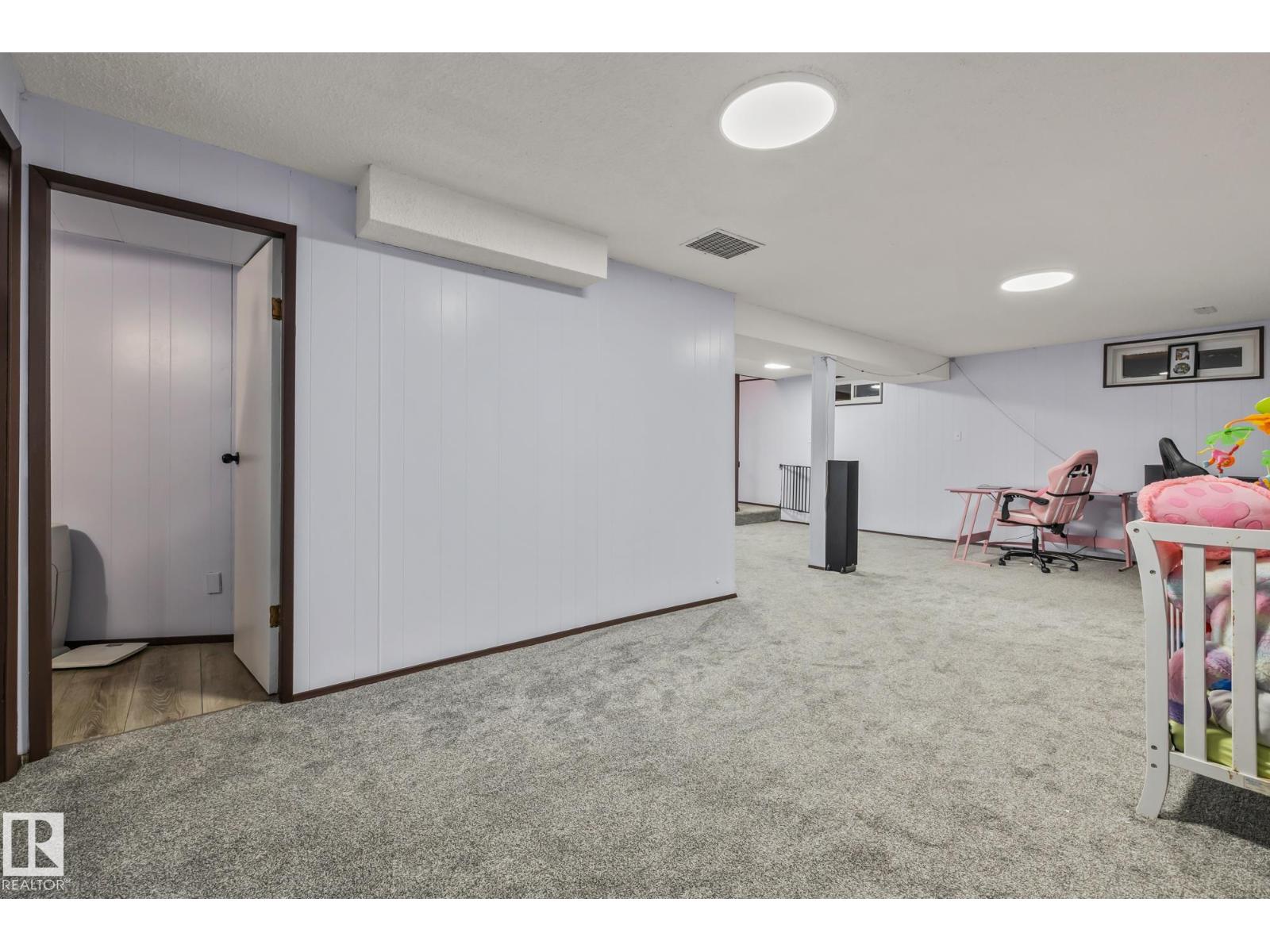 8812 135 Av Nw Property Photo 40