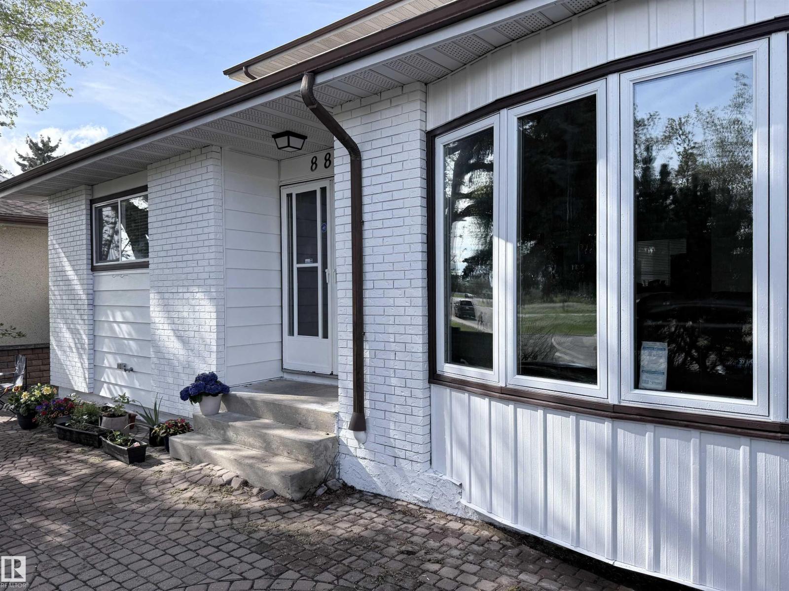 8812 135 Av Nw Property Photo 47