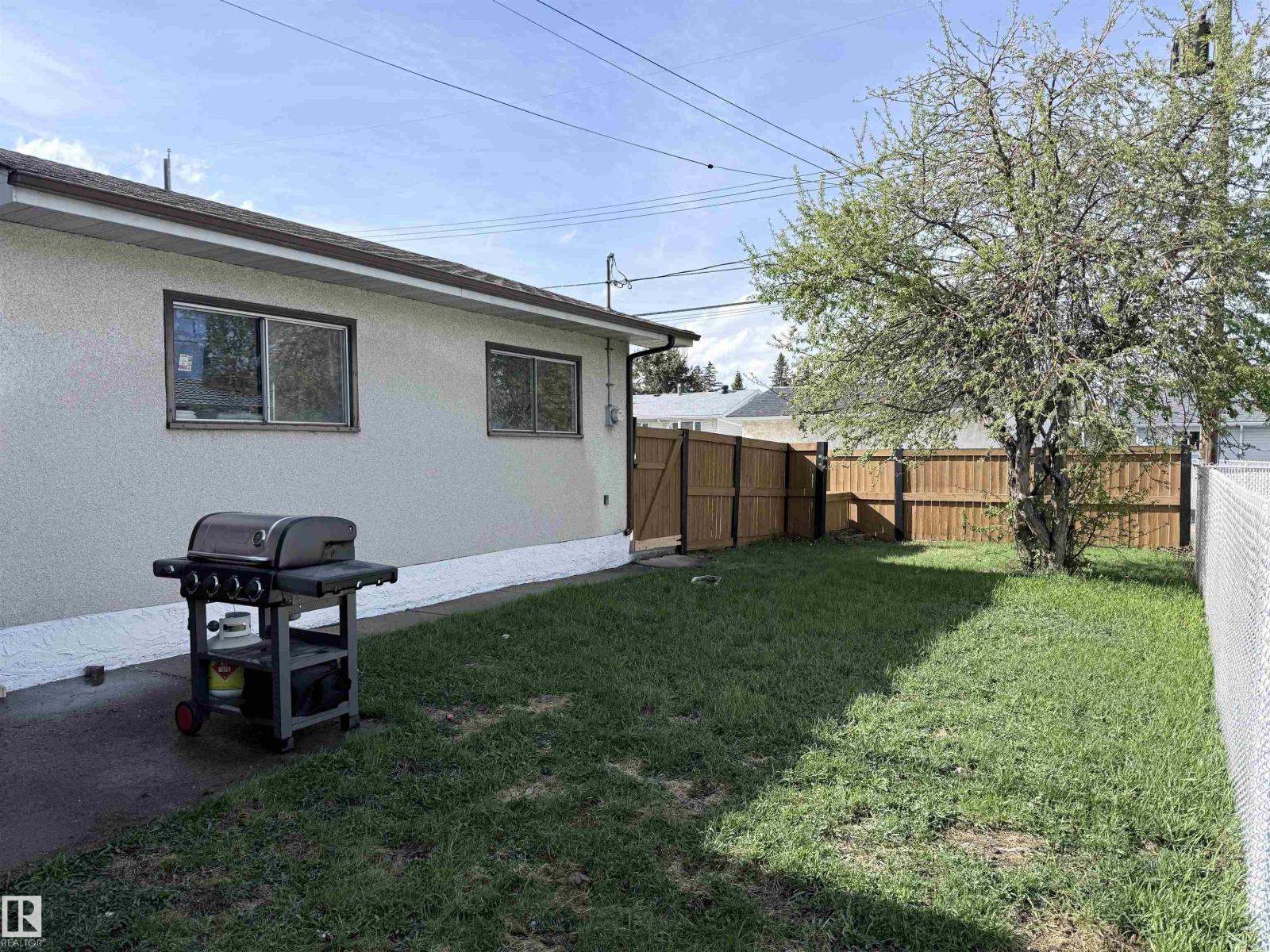 8812 135 Av Nw Property Photo 48