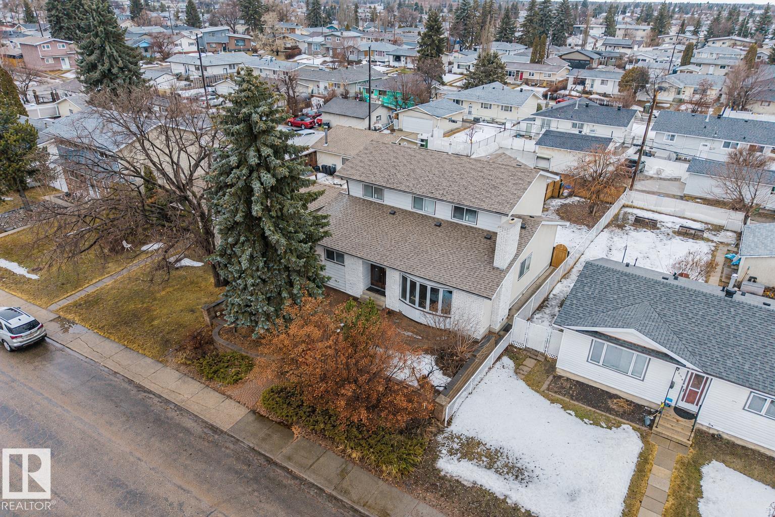 8812 135 Av Nw Property Photo 52